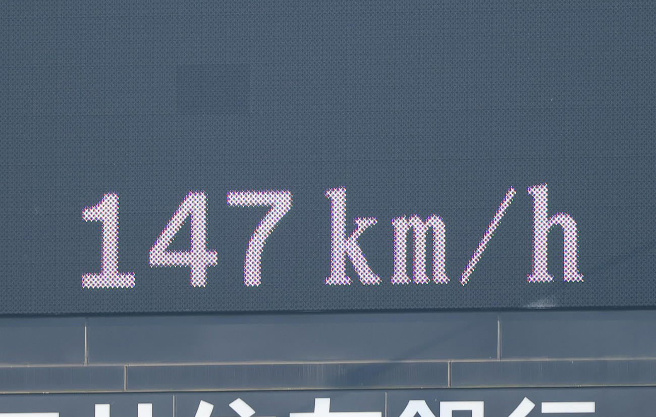 金足農対沖縄尚学　6回裏、吉田は自己最速147キロをマークする（撮影・上山淳一）