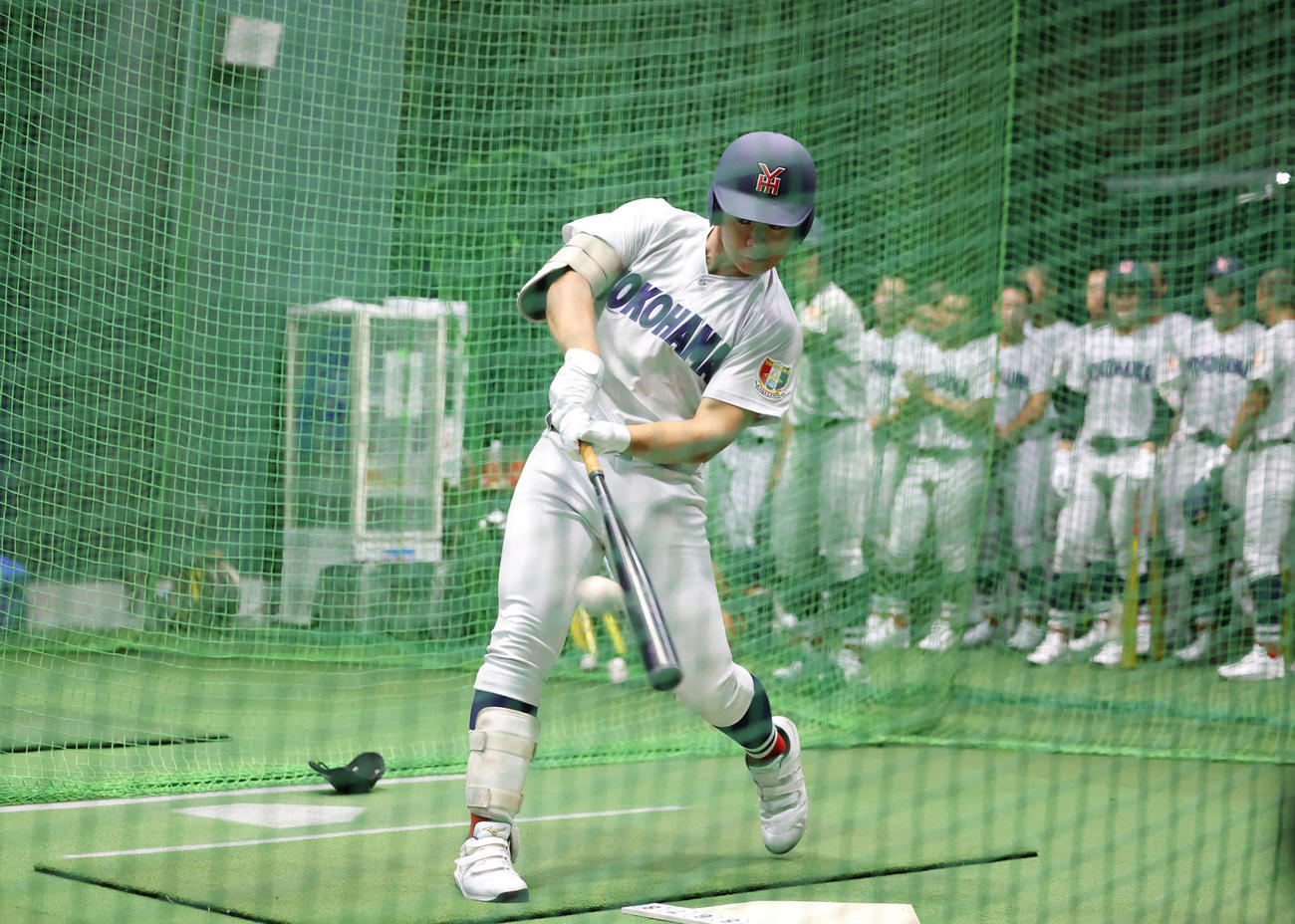 雨天中止となり、室内練習場でバッティングを行う為永（撮影・増田悦実）