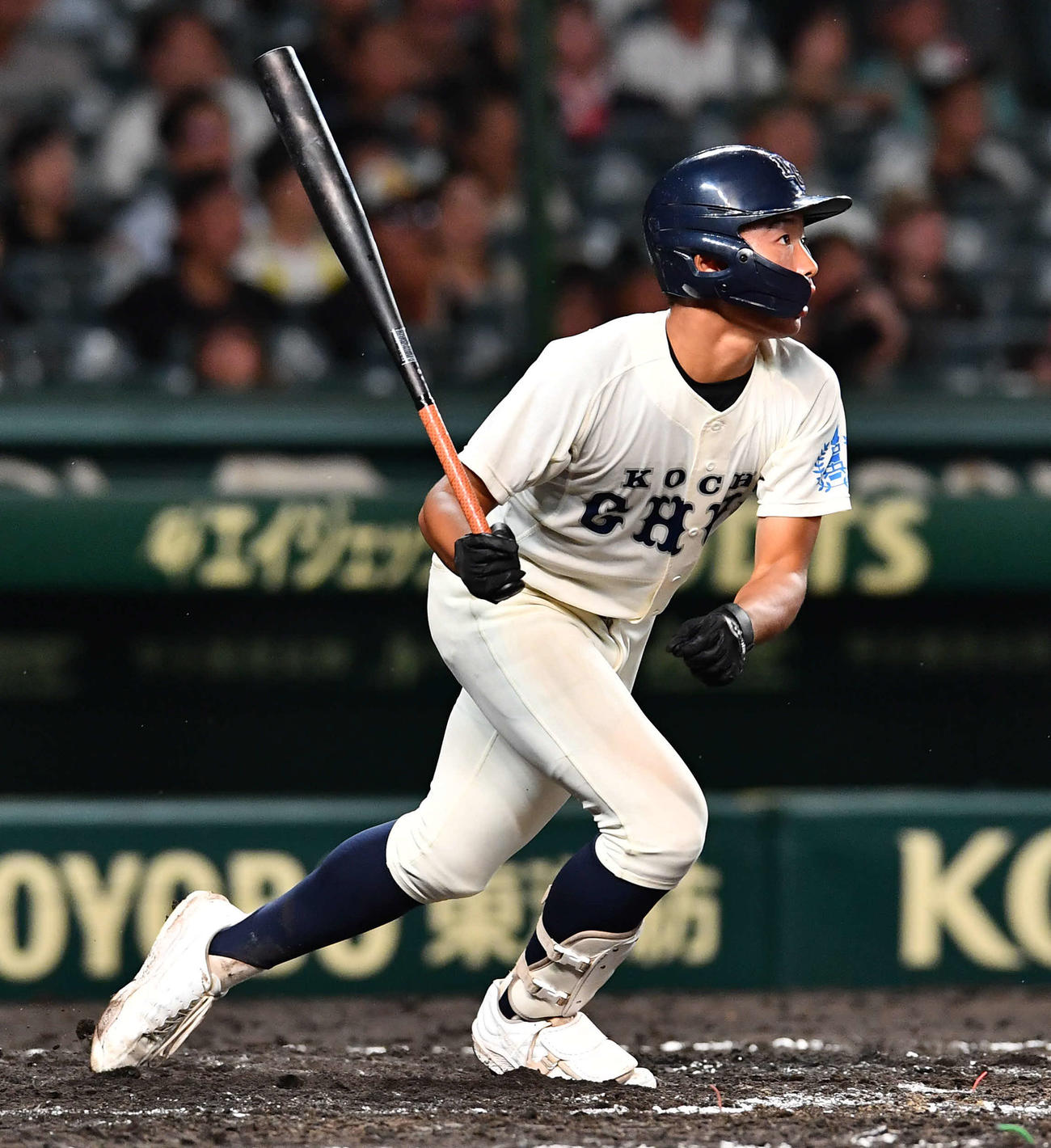 綾羽対高知中央　3回裏高知中央無死満塁、井筒は先制の中犠飛を放つ（撮影・岩下翔太）