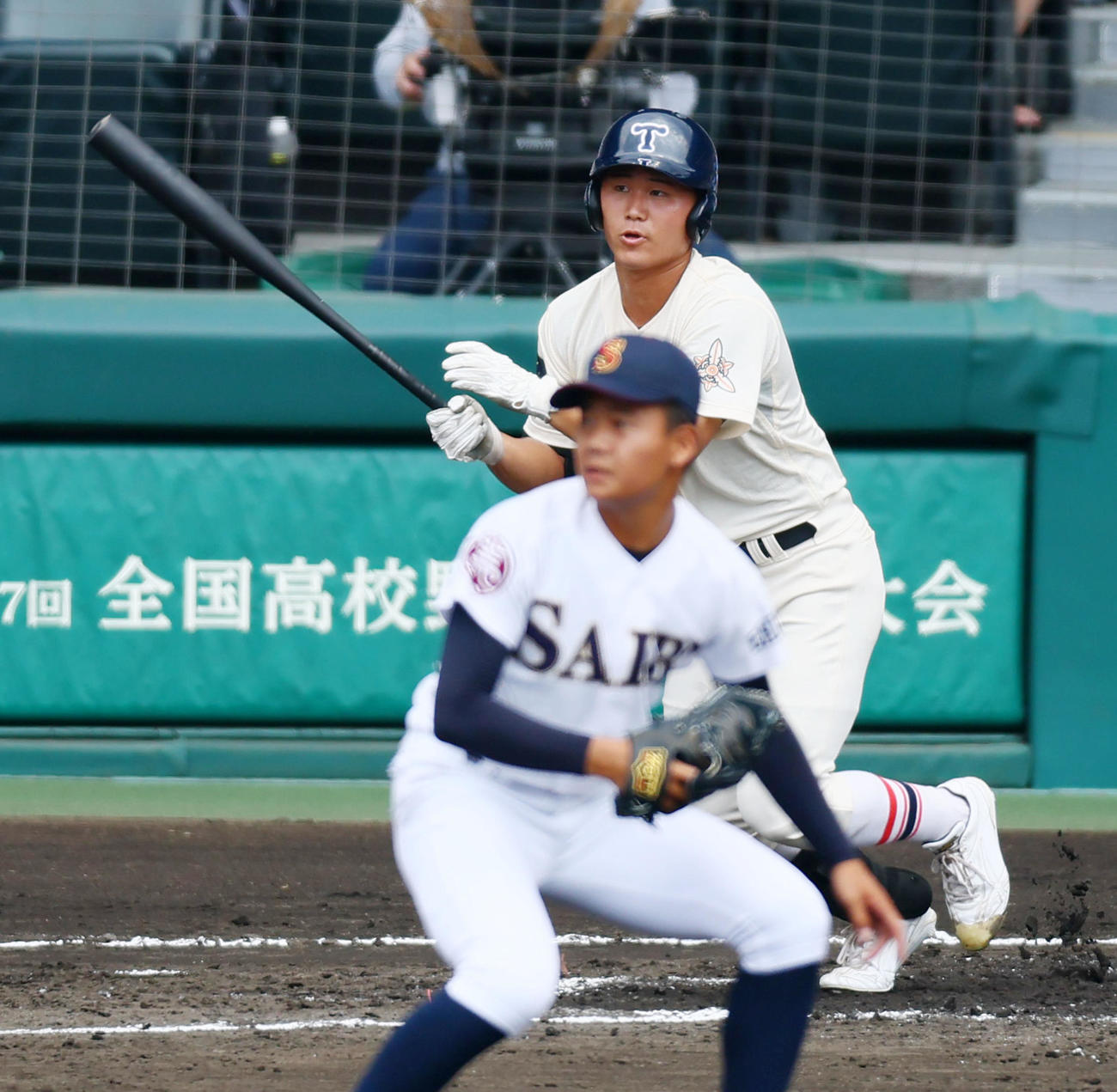 済美対東洋大姫路　1回裏東洋大姫路2死二塁、白鳥は右前適時打を放つ。投手田河（撮影・加藤哉）