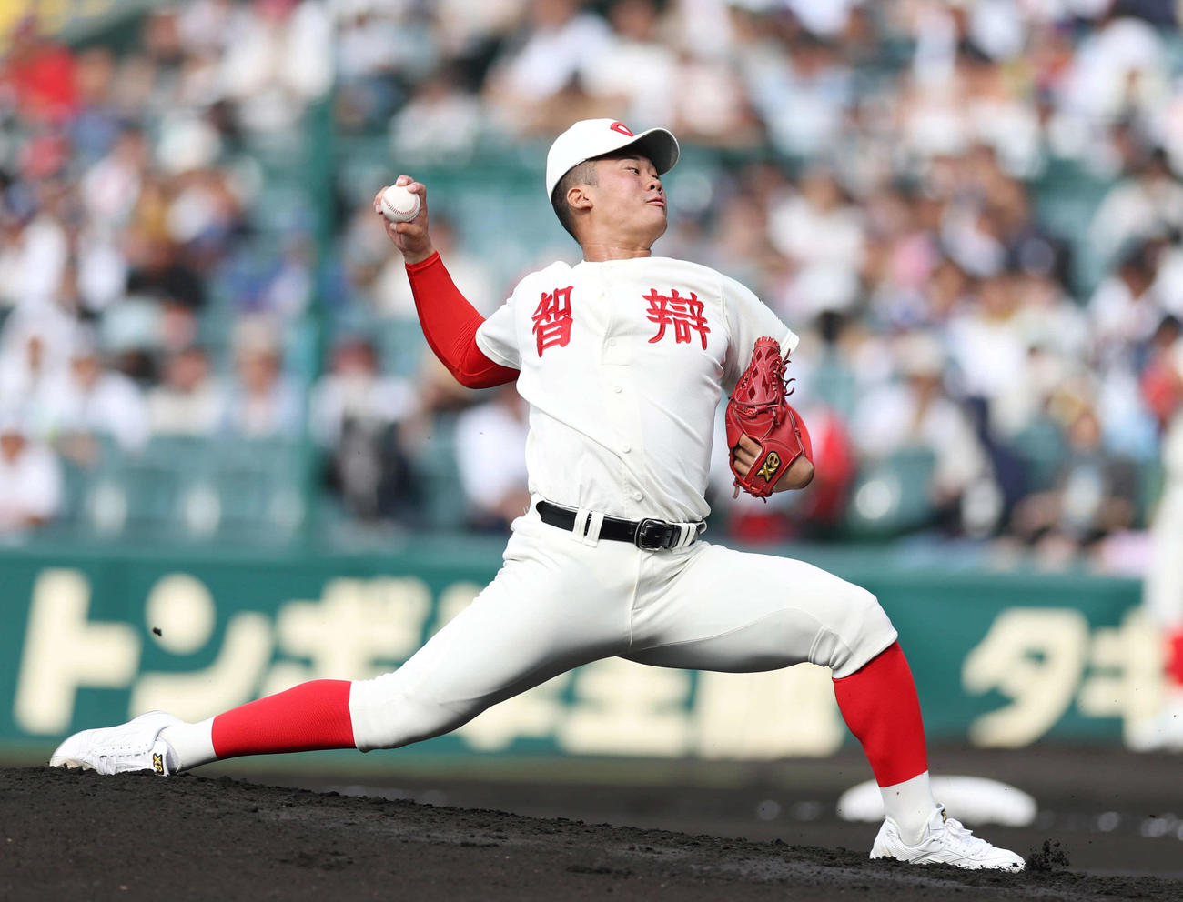 智弁和歌山対花巻東　先発し力投する智弁和歌山・渡辺（撮影・増田悦実）