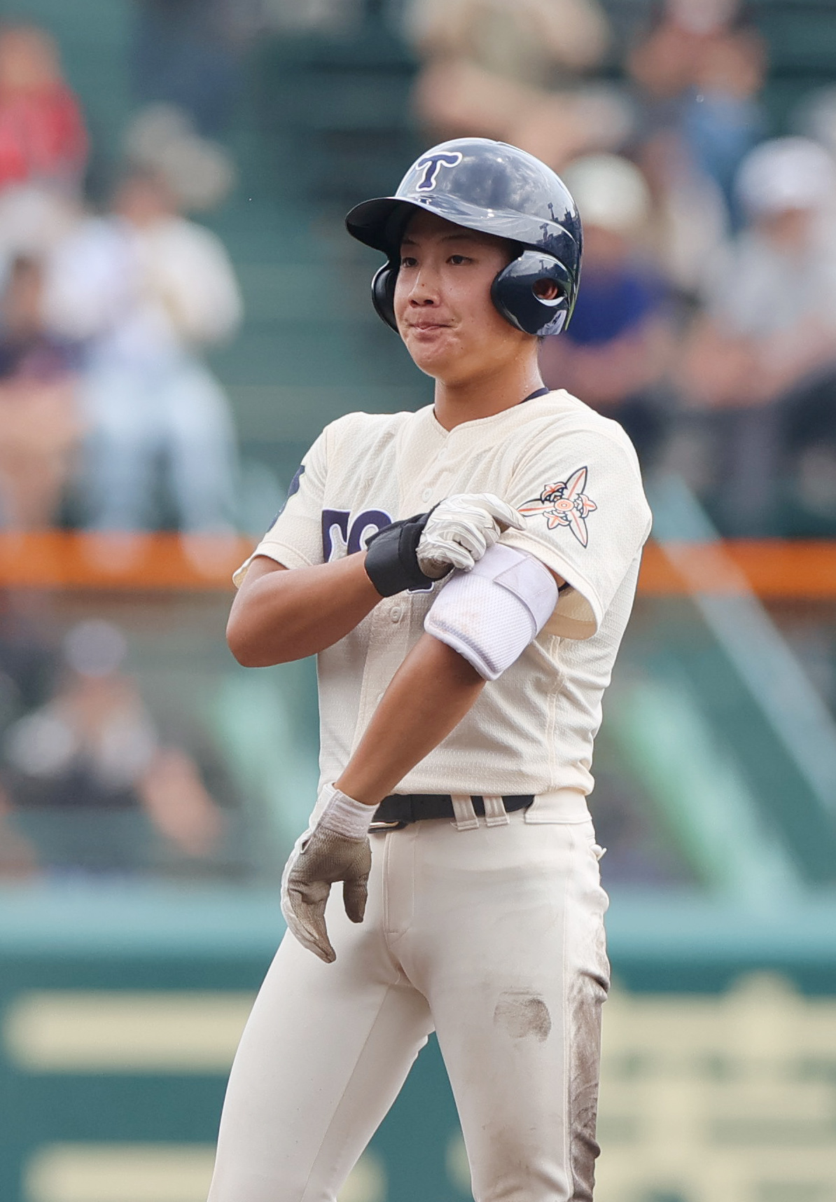 済美対東洋大姫路　7回表東洋大姫路1死二塁、高畑は中適時二塁打を放つ（撮影・上山淳一）