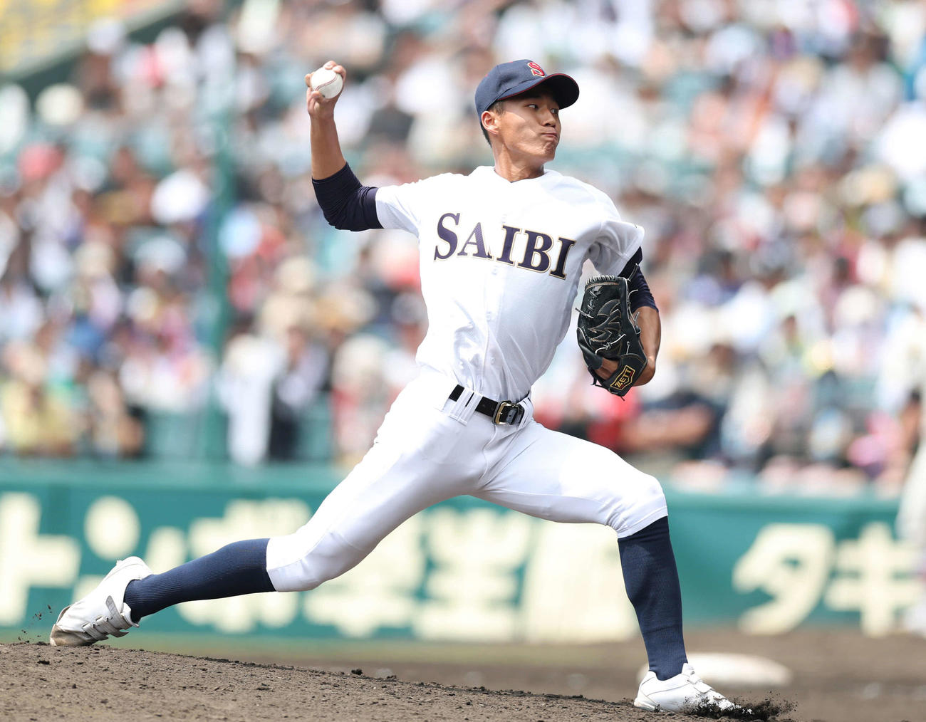 美対東洋大姫路　途中交代し力投する済美・梅原（撮影・増田悦実）