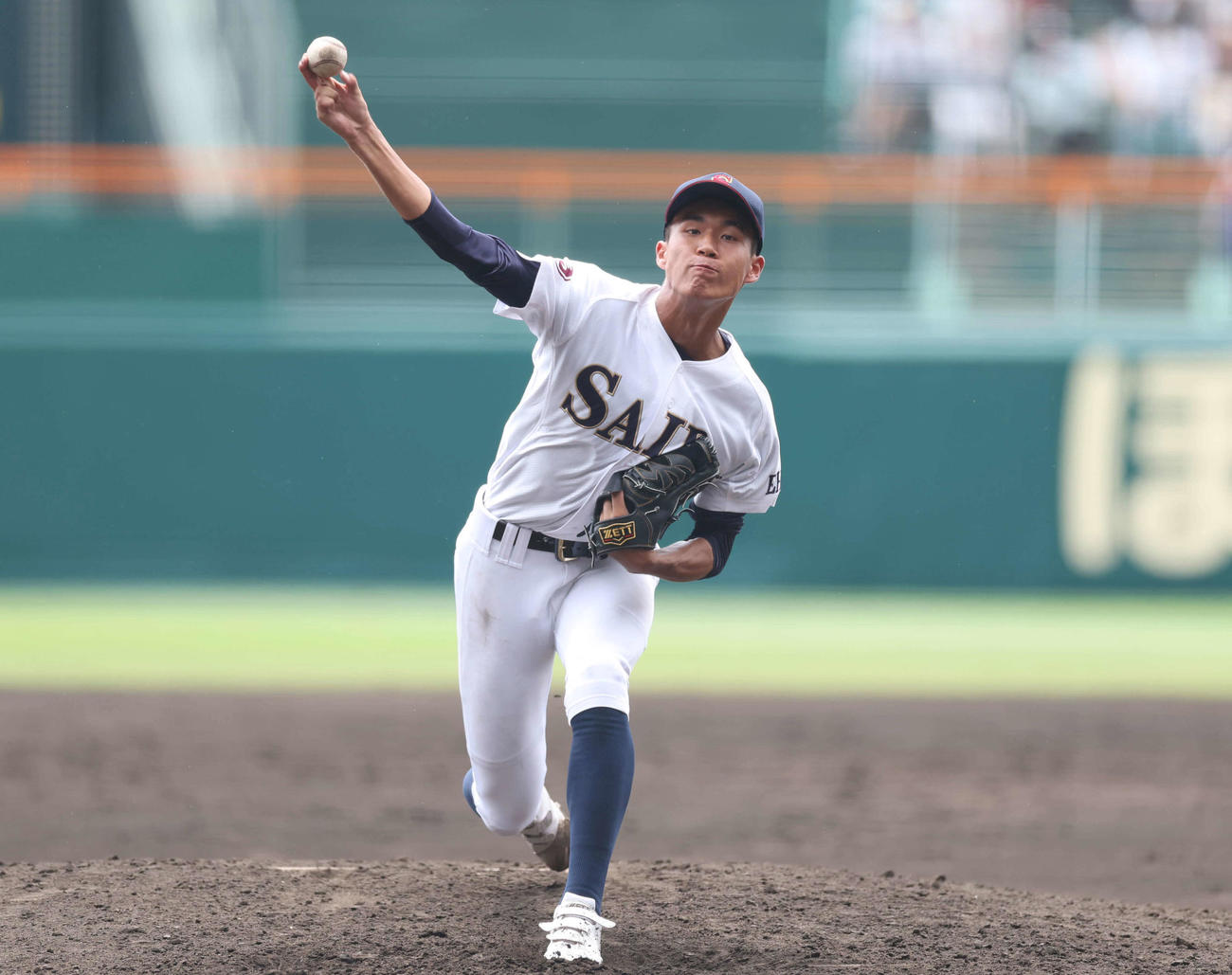美対東洋大姫路　途中交代し力投する済美・梅原（撮影・増田悦実）