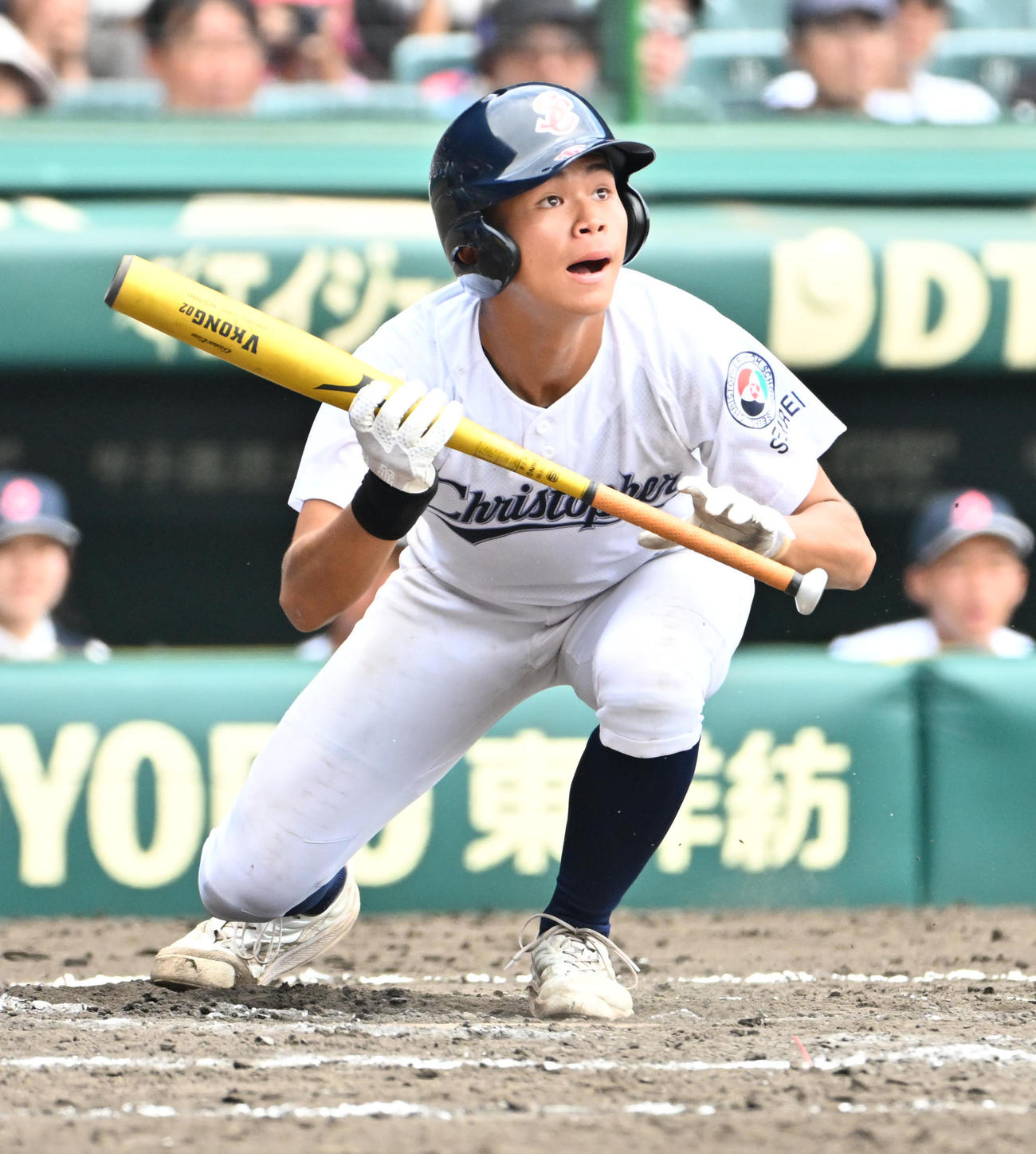 聖隷クリストファー対明秀学園日立　8回表聖隷クリストファー1死一、三塁　谷口理一はセーフティースクイズを決める（撮影・石井愛子）