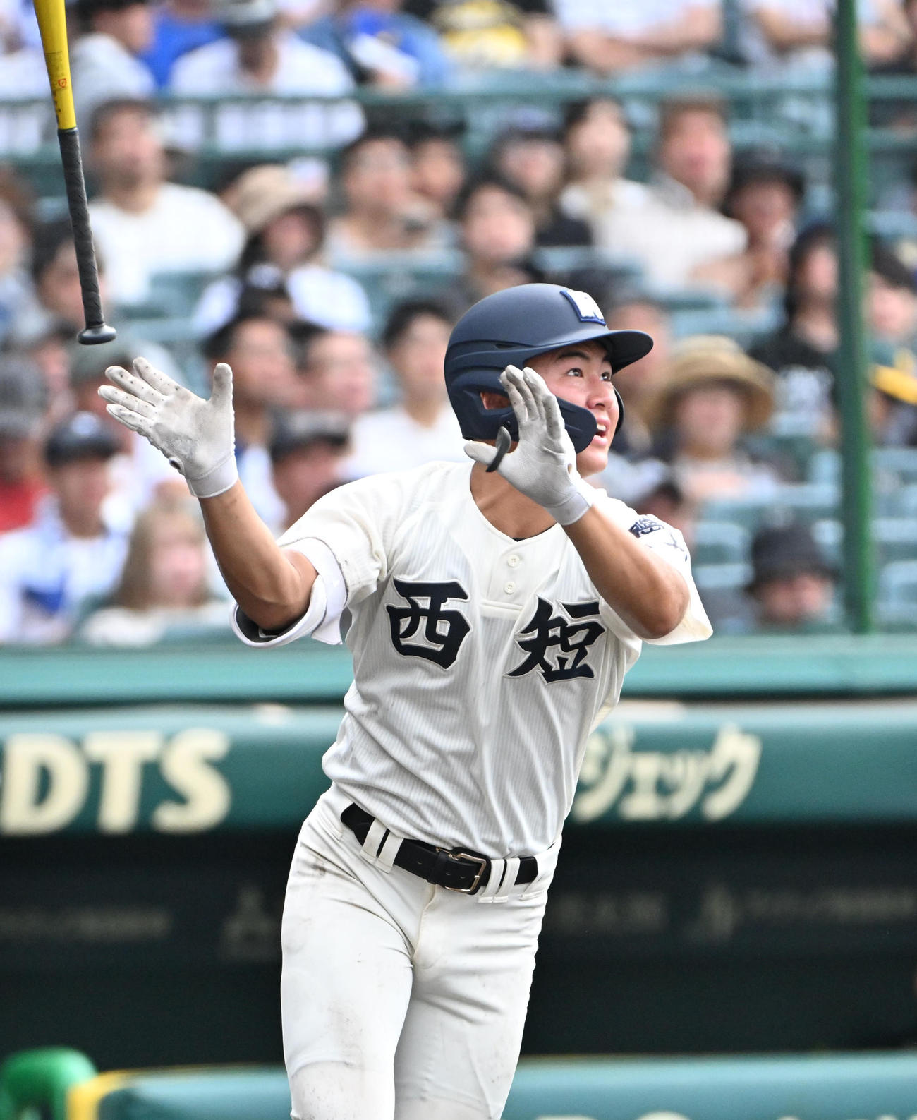 弘前学院聖愛対西日本短大付　4回表西日本短大付2死一塁　山下航輝は先制の右越え本塁打を放つ（撮影・石井愛子）