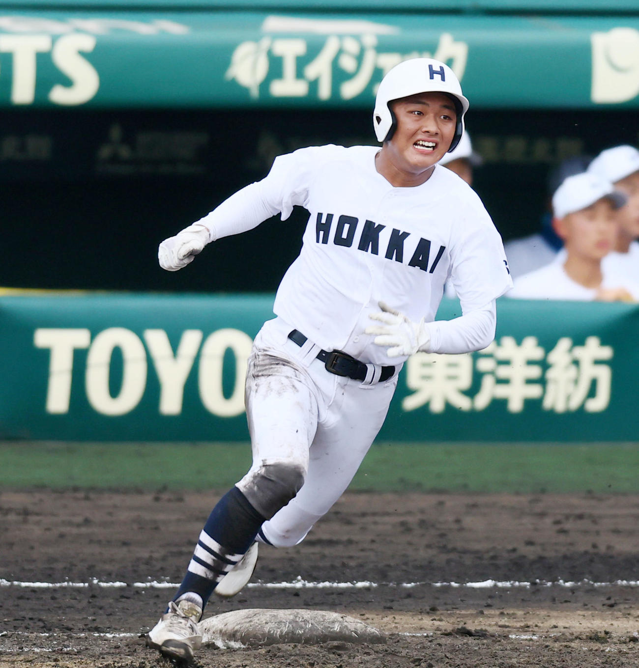 東海大熊本星翔対北海　5回裏北海無死一塁、小野は左越え適時二塁打を放つ（撮影・加藤哉）