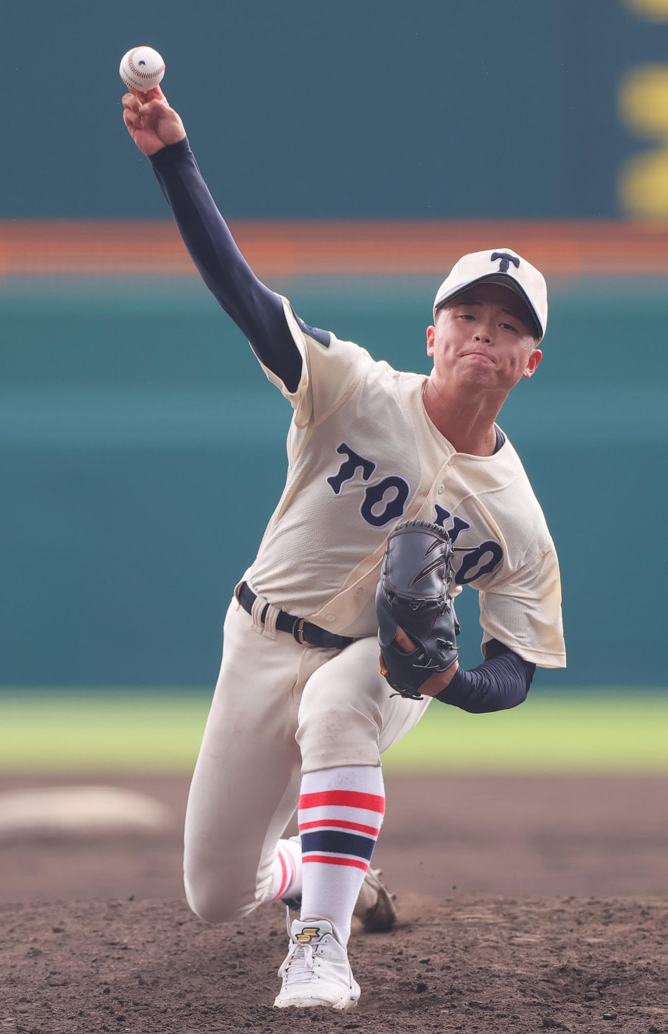 済美対東洋大姫路　9回表、力投する東洋大姫路エース木下（撮影・上山淳一）