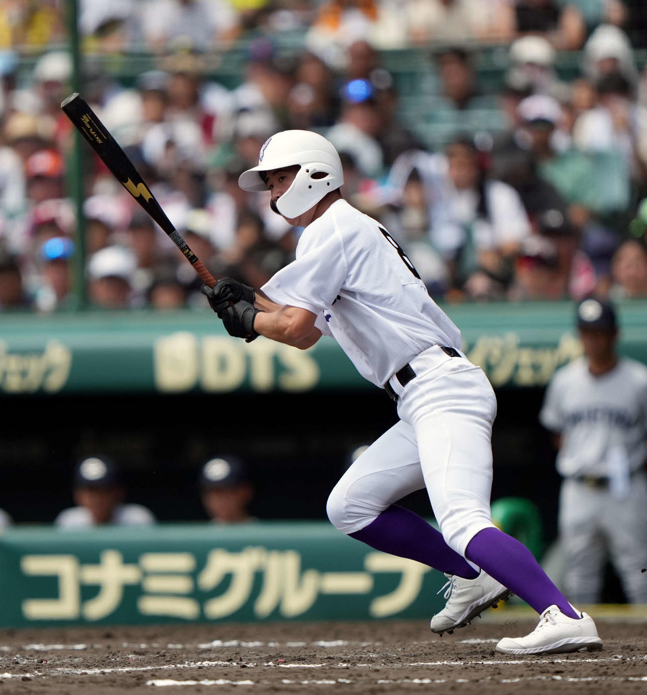 中越対関東第一　5回裏関東第一2死一、二塁、勝ち越し左前適時二塁打を放つ大沢（撮影・小島史椰）