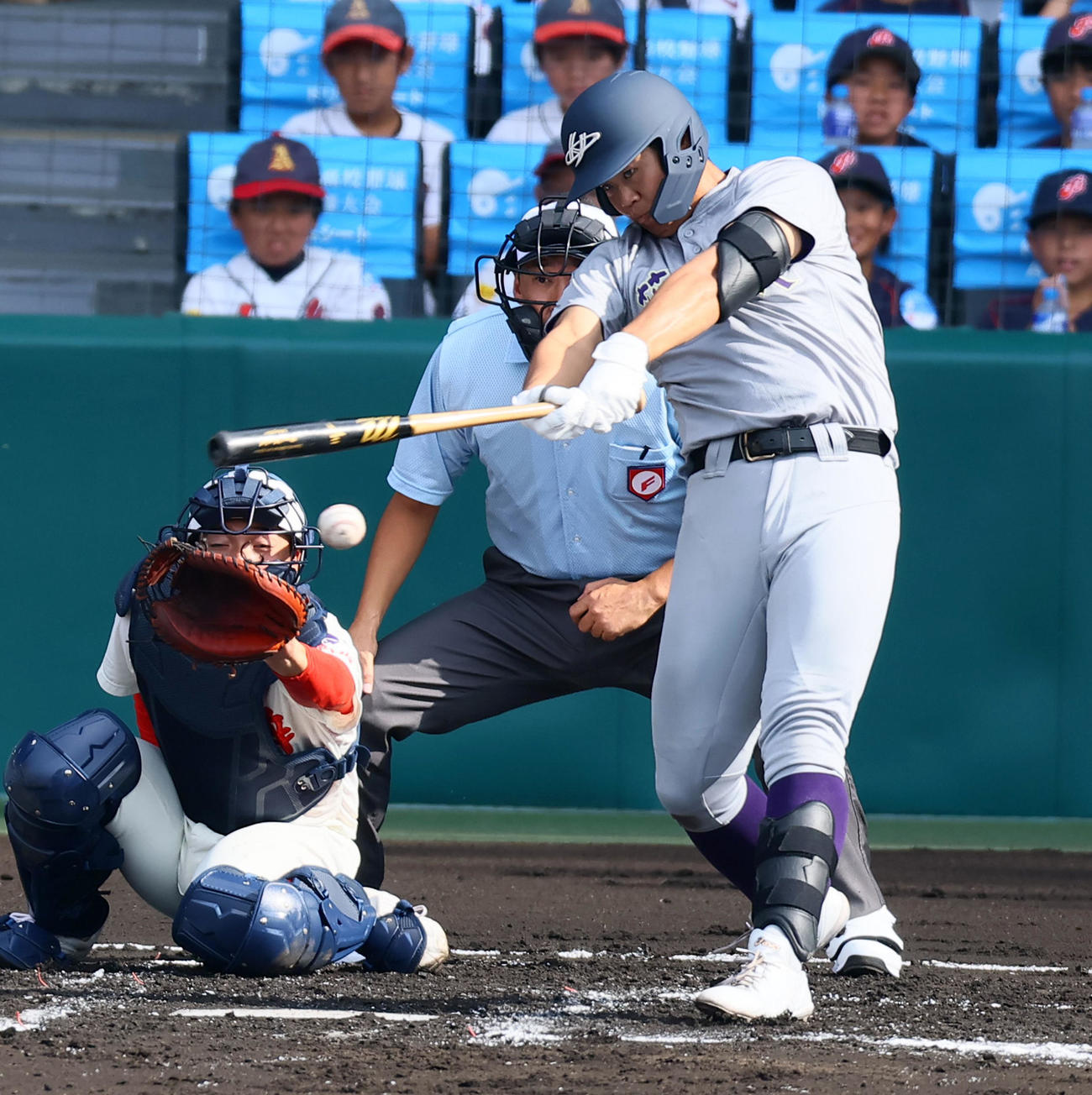智弁和歌山対花巻東　1回裏花巻東1死二、三塁、古城は遊撃への野選で同点とする（撮影・加藤哉）