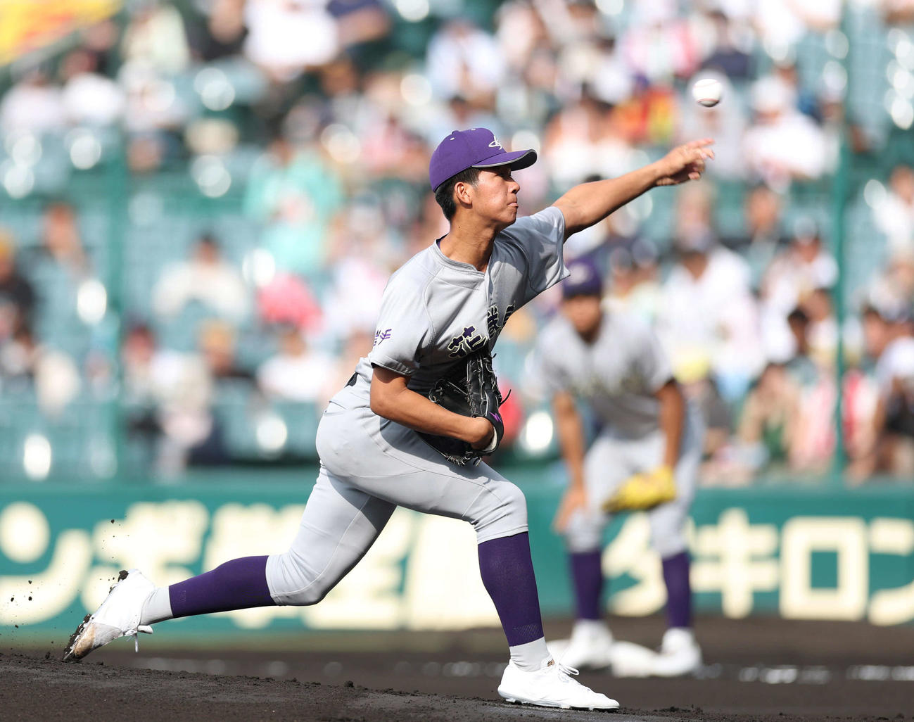 智弁和歌山対花巻東　先発し力投する花巻東・萬谷（撮影・増田悦実）