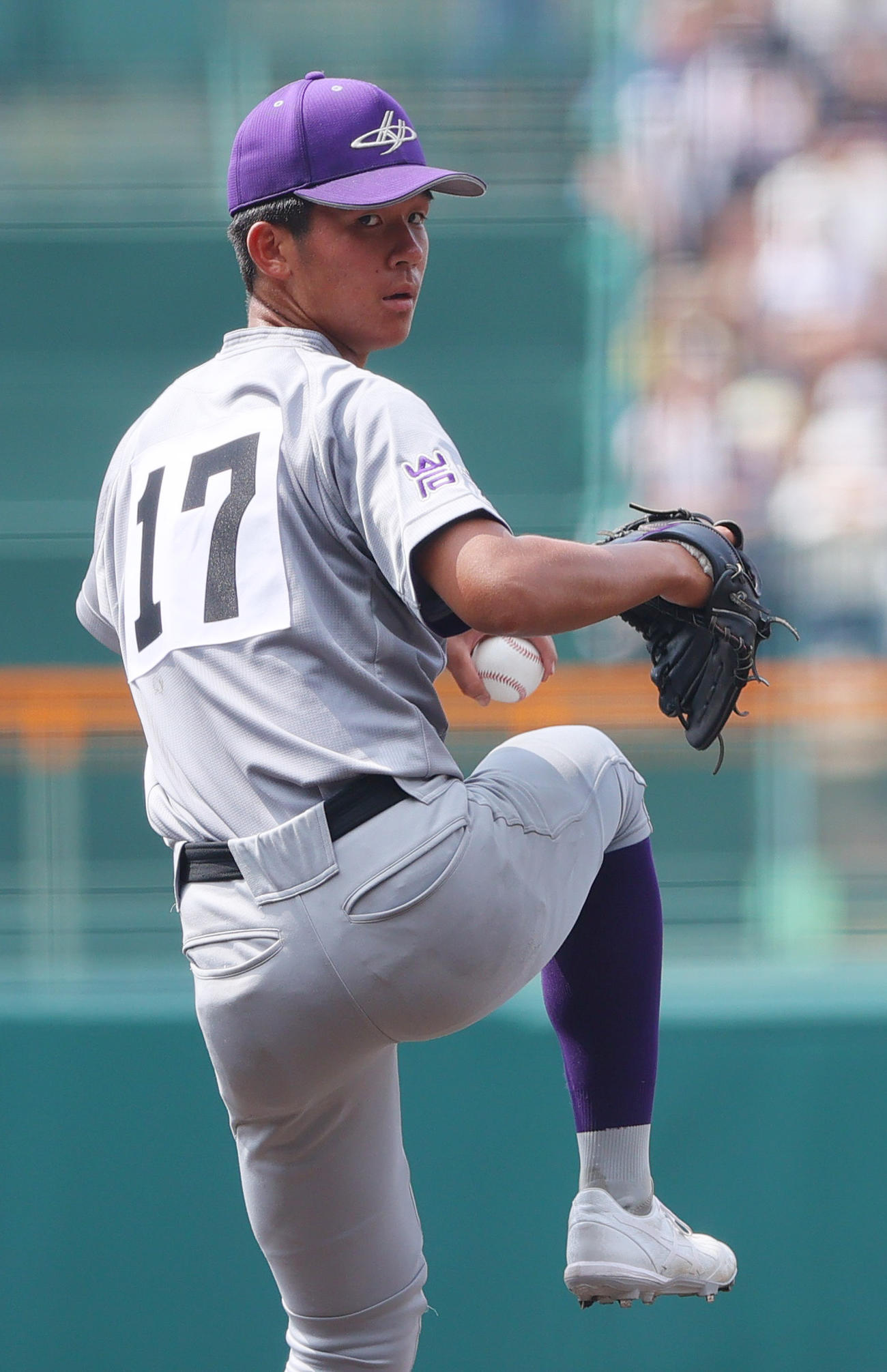 智弁和歌山対花巻東　9回表、力投する花巻東の萬谷（撮影・上山淳一）