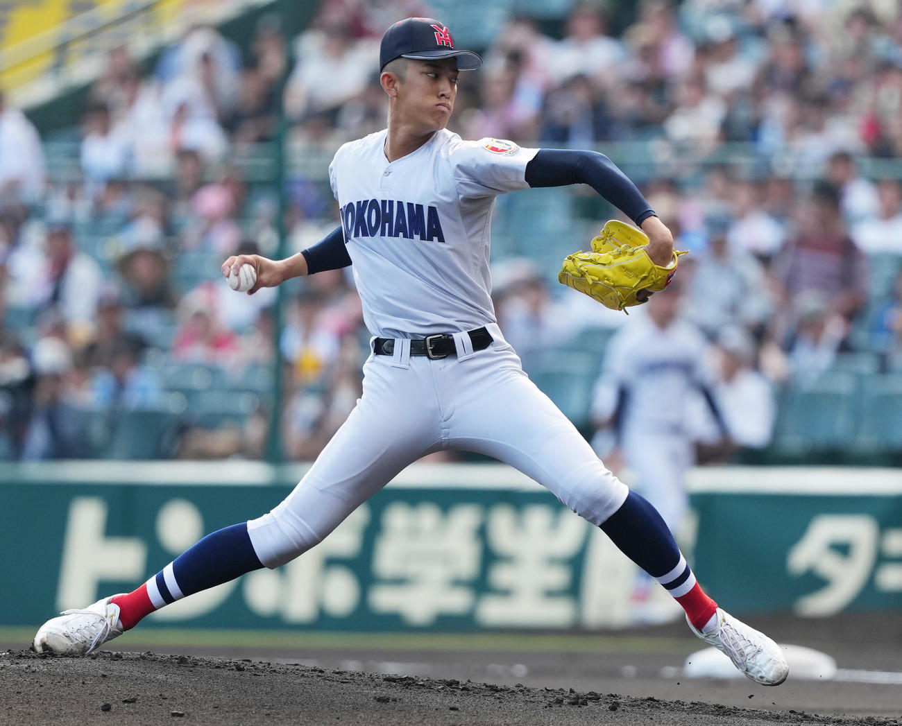敦賀気比対横浜　横浜先発の織田（撮影・清水貴仁）