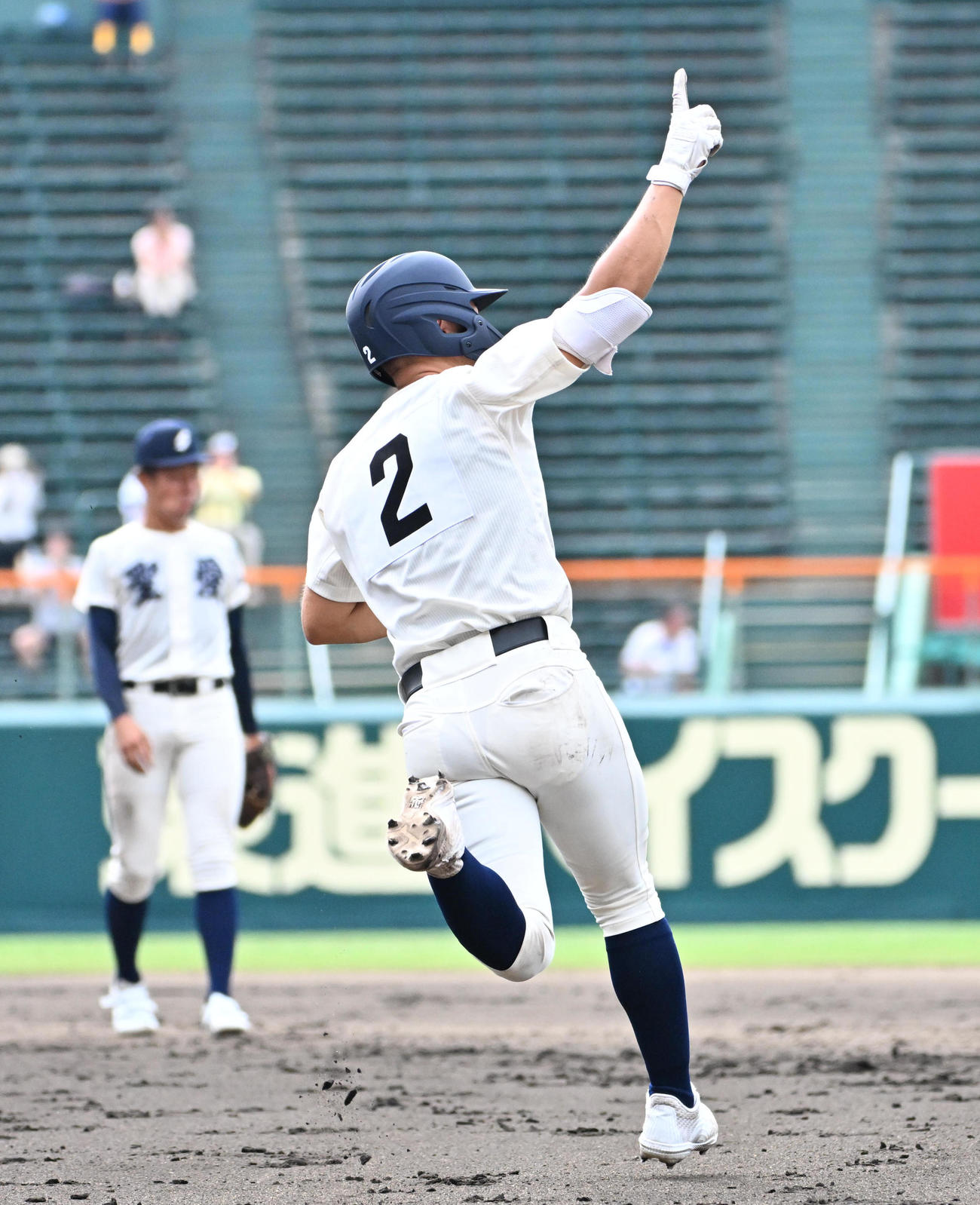 弘前学院聖愛対西日本短大付　4回表西日本短大付2死一塁　山下航輝は先制の右越え本塁打を放つ（撮影・石井愛子）