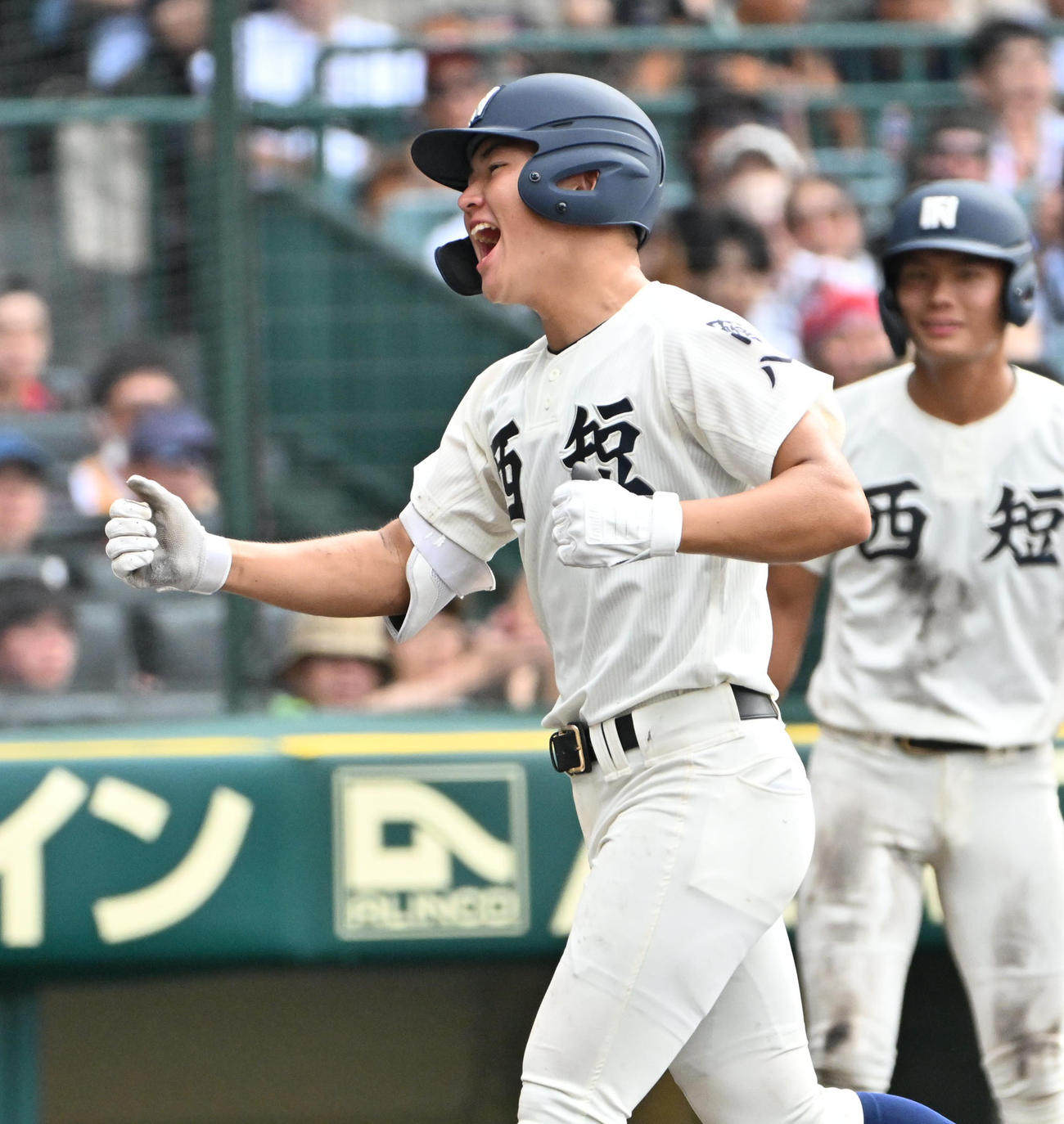 弘前学院聖愛対西日本短大付　4回表西日本短大付2死一塁　山下航輝8左）は先制の右越え本塁打を放つ（撮影・石井愛子）