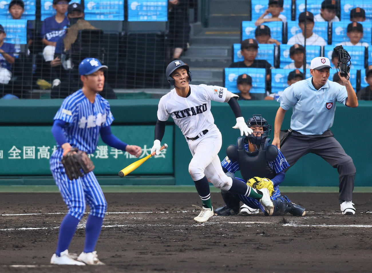 青藍泰斗対佐賀北　3回裏佐賀北1死三塁、片渕は左前に勝ち越し適時打を放つ。投手永井（撮影・藤尾明華）