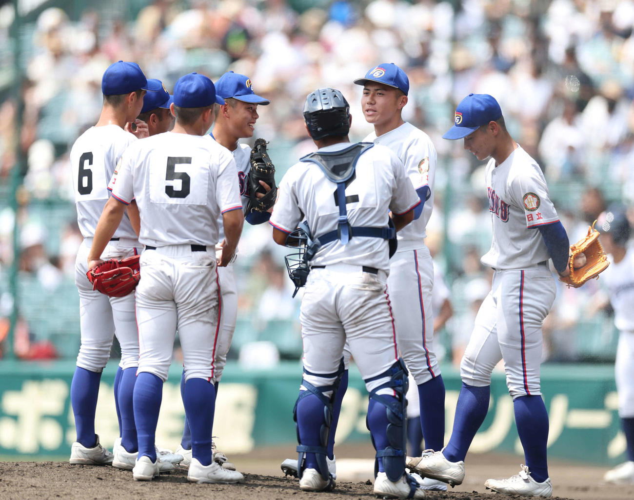 聖隷クリストファー対明秀学園日立　マウンドに集まる明秀学園日立ナイン（撮影・増田悦実）