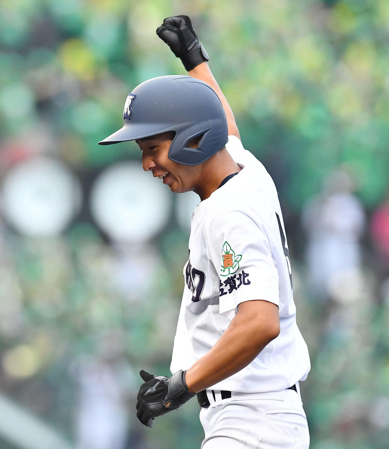 青藍泰斗対佐賀北　4回裏佐賀北2死三塁、同点の左前適時打を放ち、ガッツポーズする山口（撮影・岩下翔太）