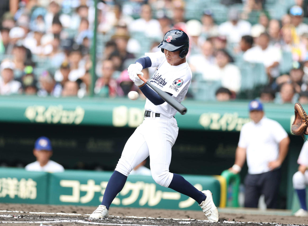 聖隷クリストファー対明秀学園日立　1回表聖隷クリストファー2死三塁、適時二塁打を放つ渡部哉（撮影・増田悦実）