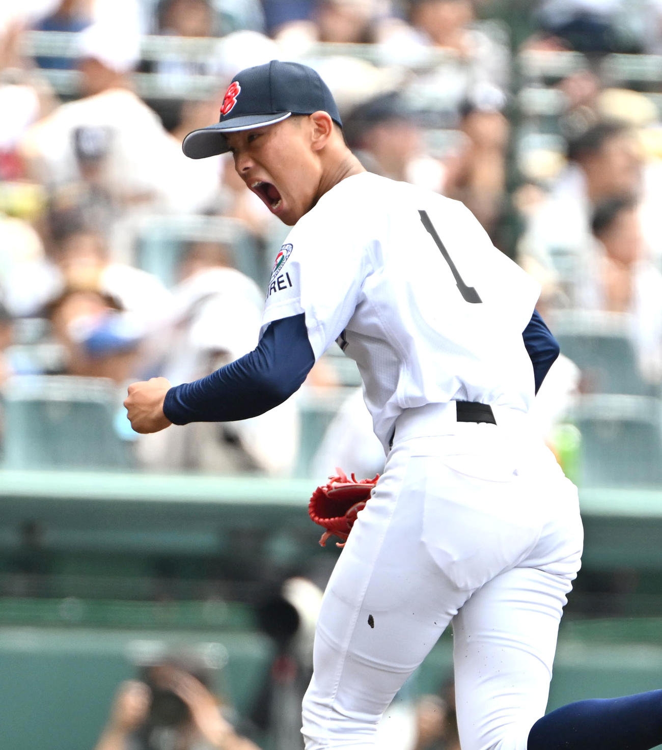 聖隷クリストファー対明秀学園日立　1回裏明秀学園日立2死三塁　野上士耀を空振り三振に抑えガッツポーズをする聖隷クリストファーの高部陸（撮影・石井愛子）
