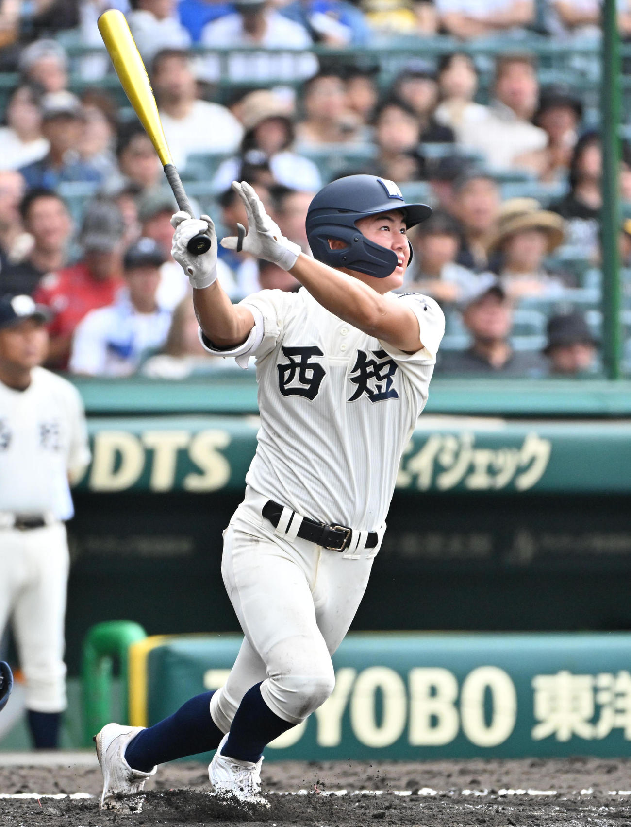 西日本短大付対弘前学院聖愛　4回表西日本短大付2死一塁　山下航輝は先制の右越え本塁打を放つ（撮影・石井愛子）