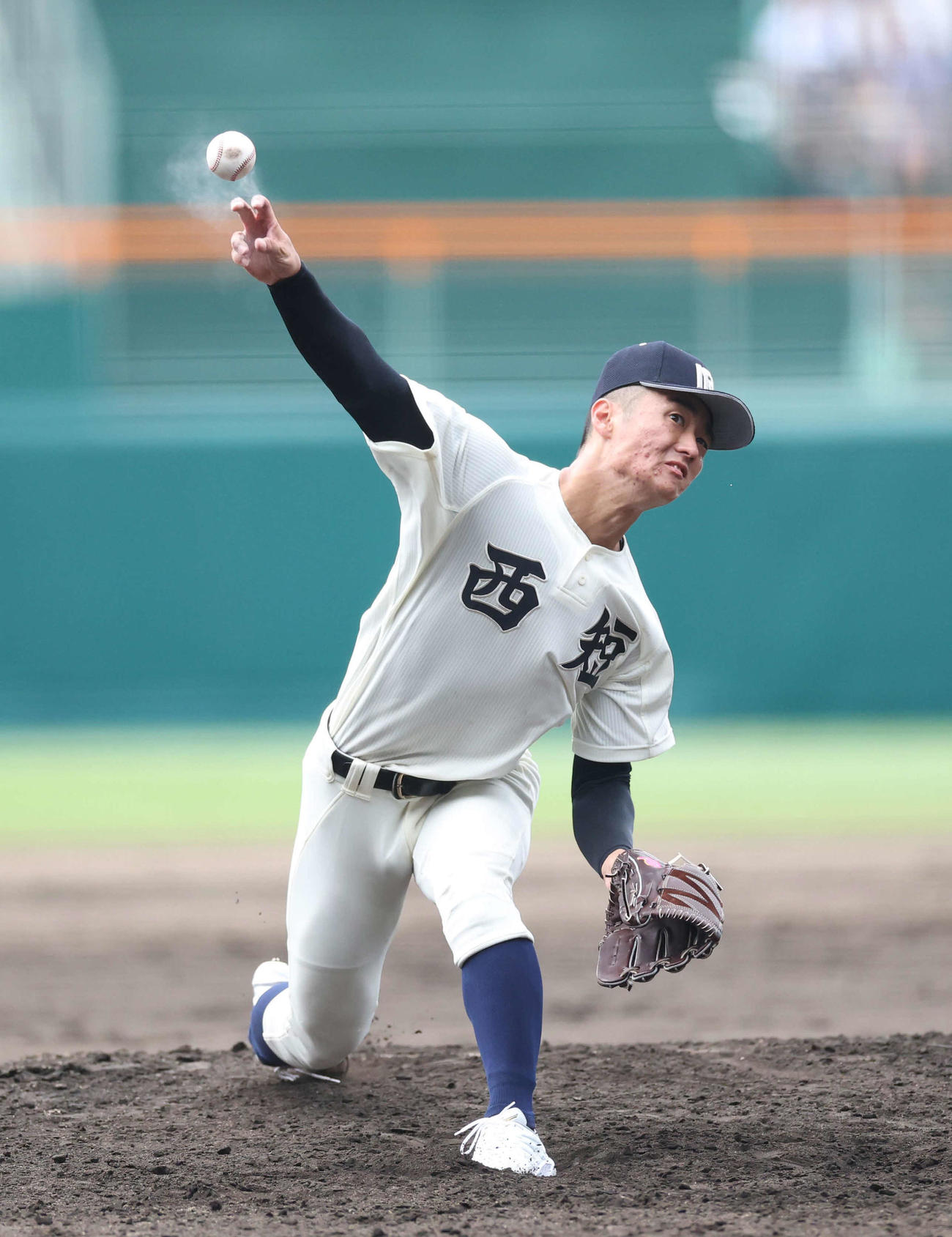 西日本短大付対弘前学院聖愛　先発し力投する西日本短大付・中野（撮影・増田悦実）