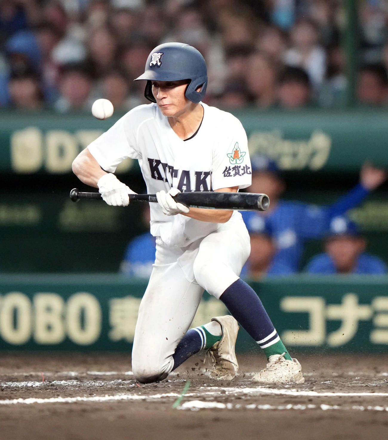 青藍泰斗対佐賀北　10回裏佐賀北1死満塁、サヨナラスクイズを決める山下（撮影・小島史椰）
