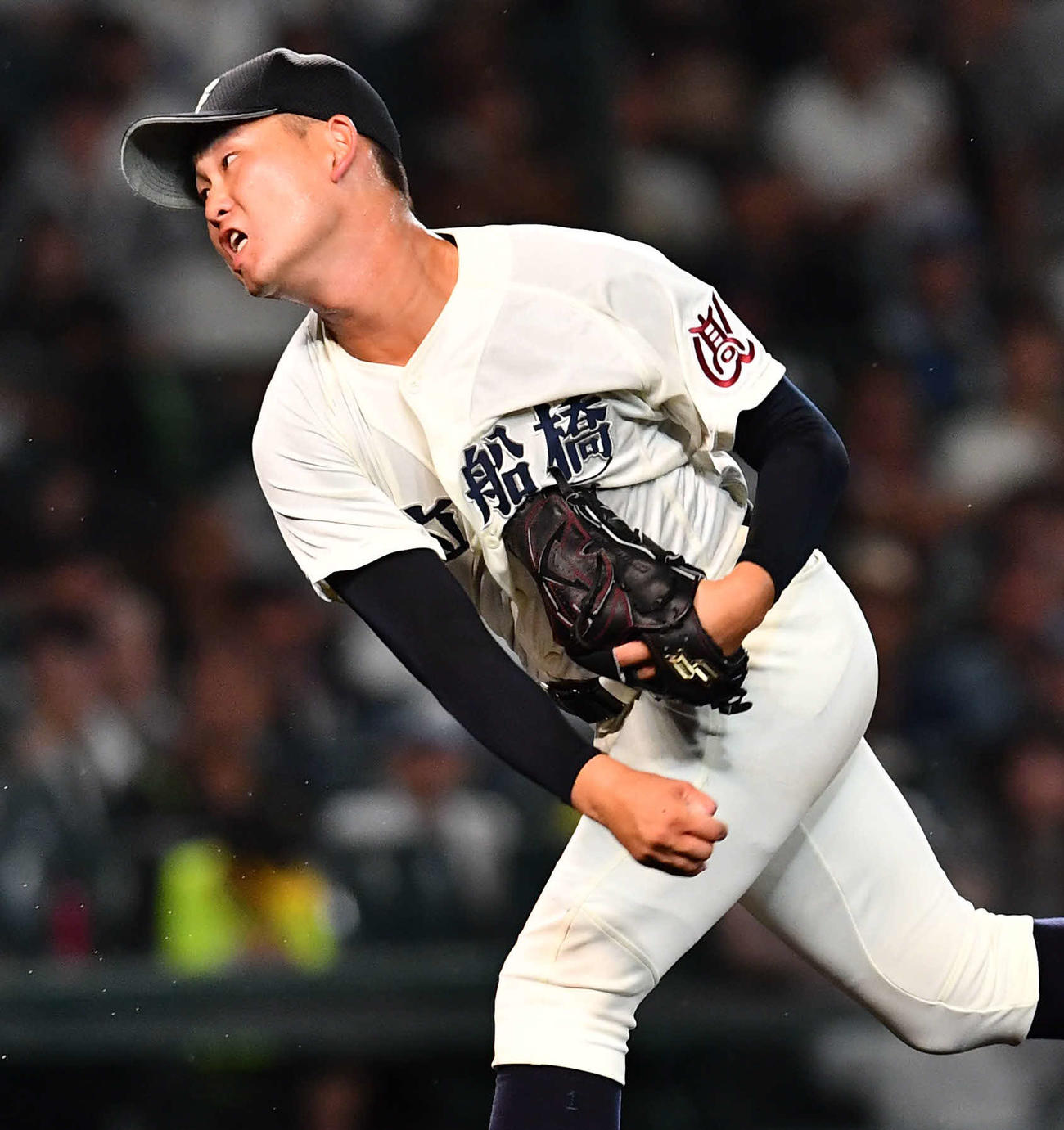 明豊対市船橋　5回表明豊2死二塁から登板した、市船橋3番手の川崎（撮影・岩下翔太）