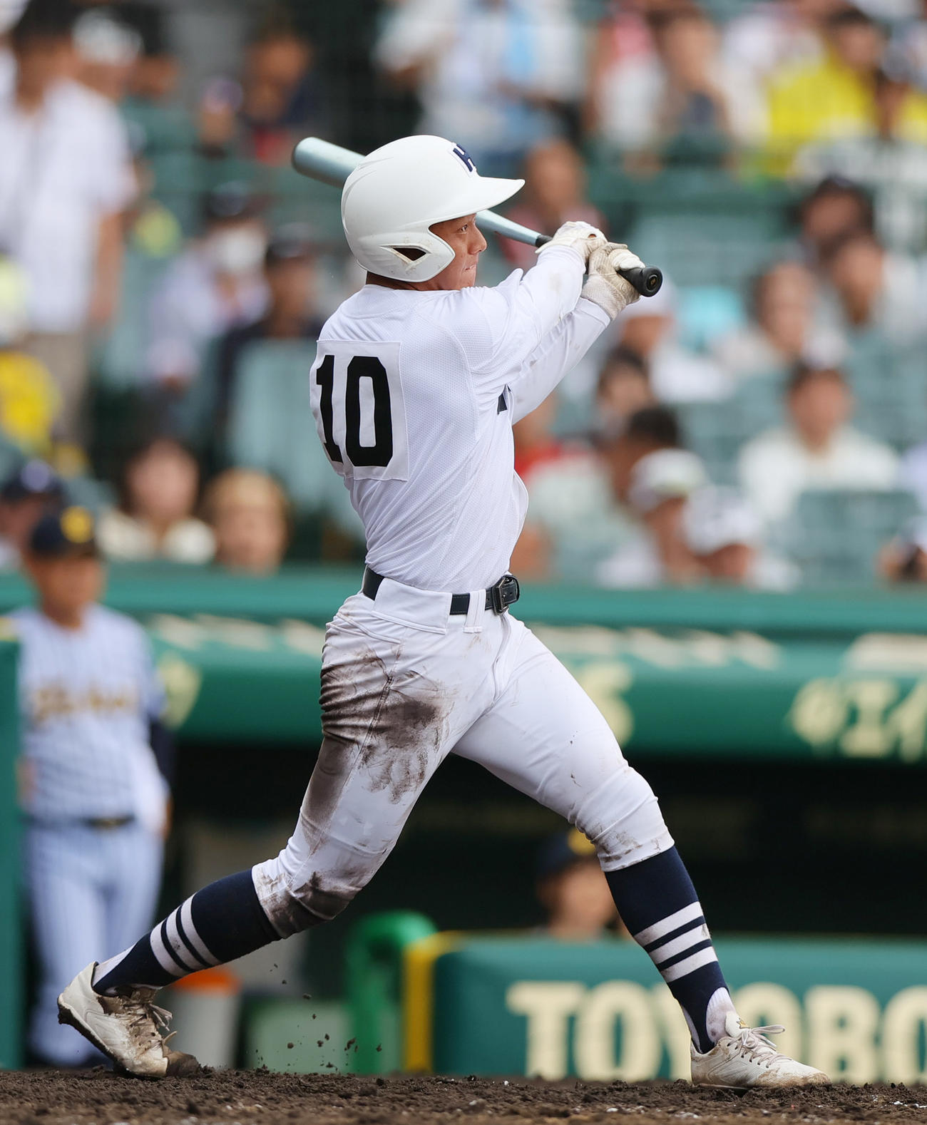 東海大熊本星翔対北海　5回裏北海無死一塁、小野は左適時二塁打を放つ（撮影・上山淳一）