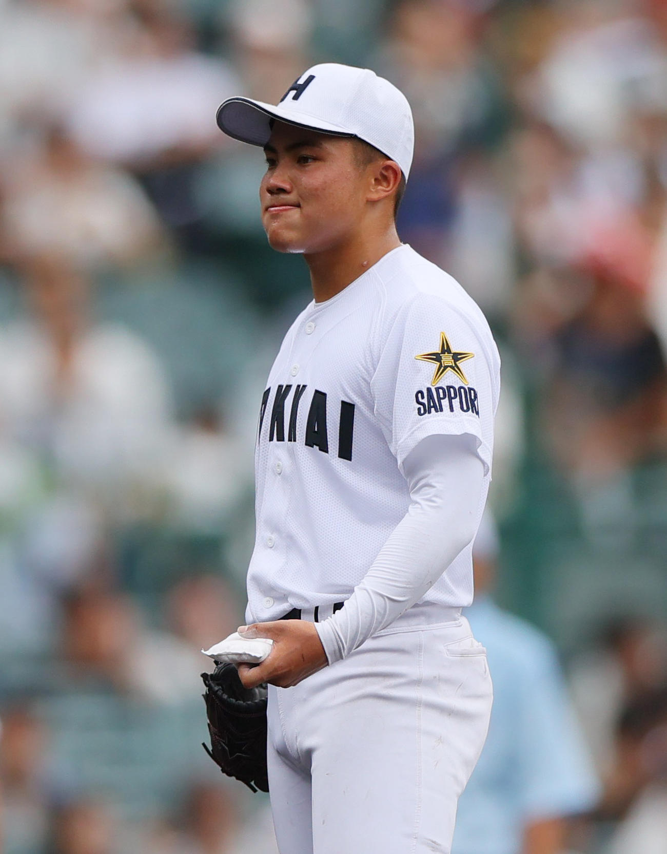 東海大熊本星翔対北海　7回表東海大熊本星翔1死一、二塁、投手浅水は堀田に中2点適時三塁打を浴びる（撮影・上山淳一）