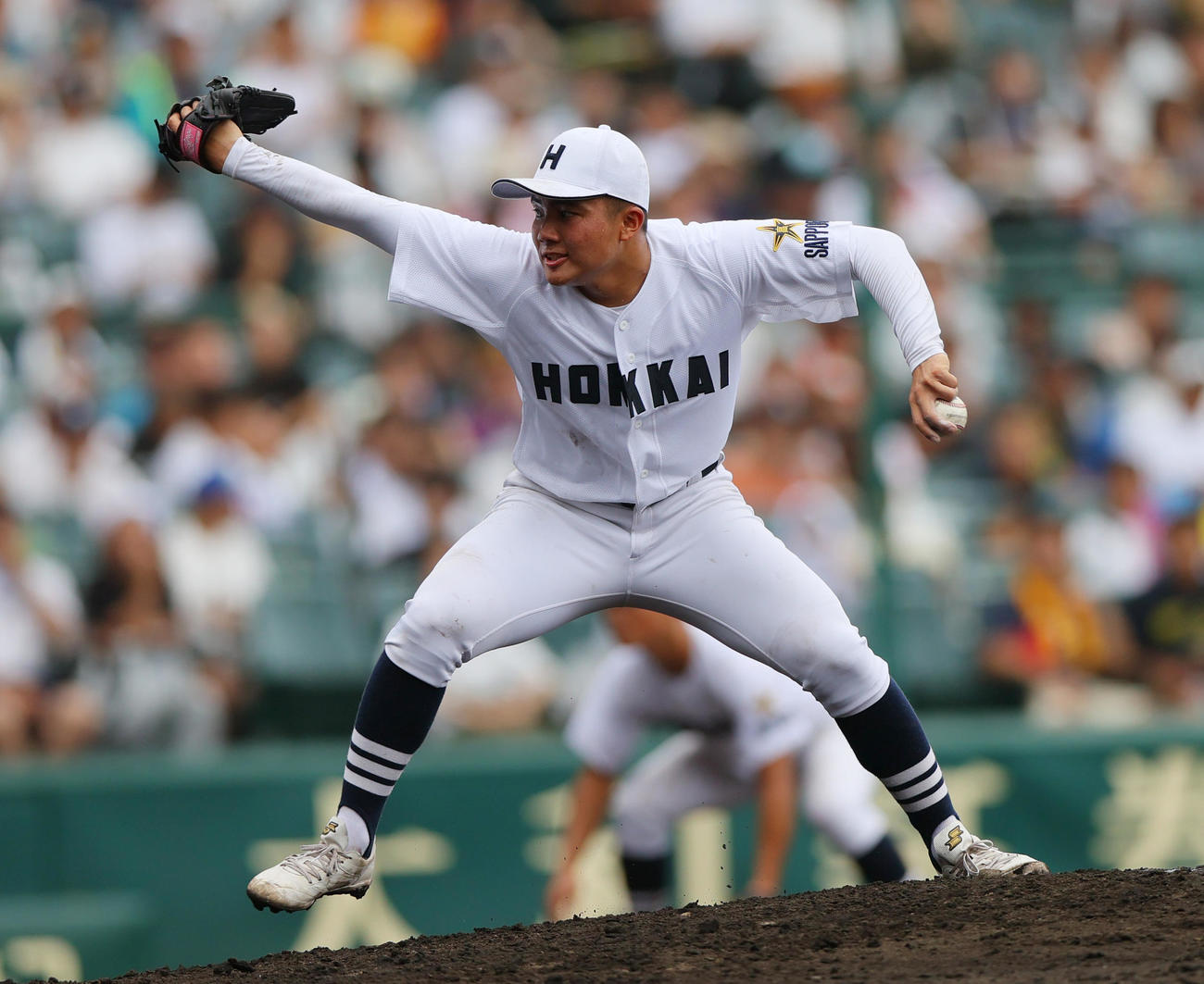 東海大熊本星翔対北海　7回表、力投する北海エース浅水（撮影・上山淳一）