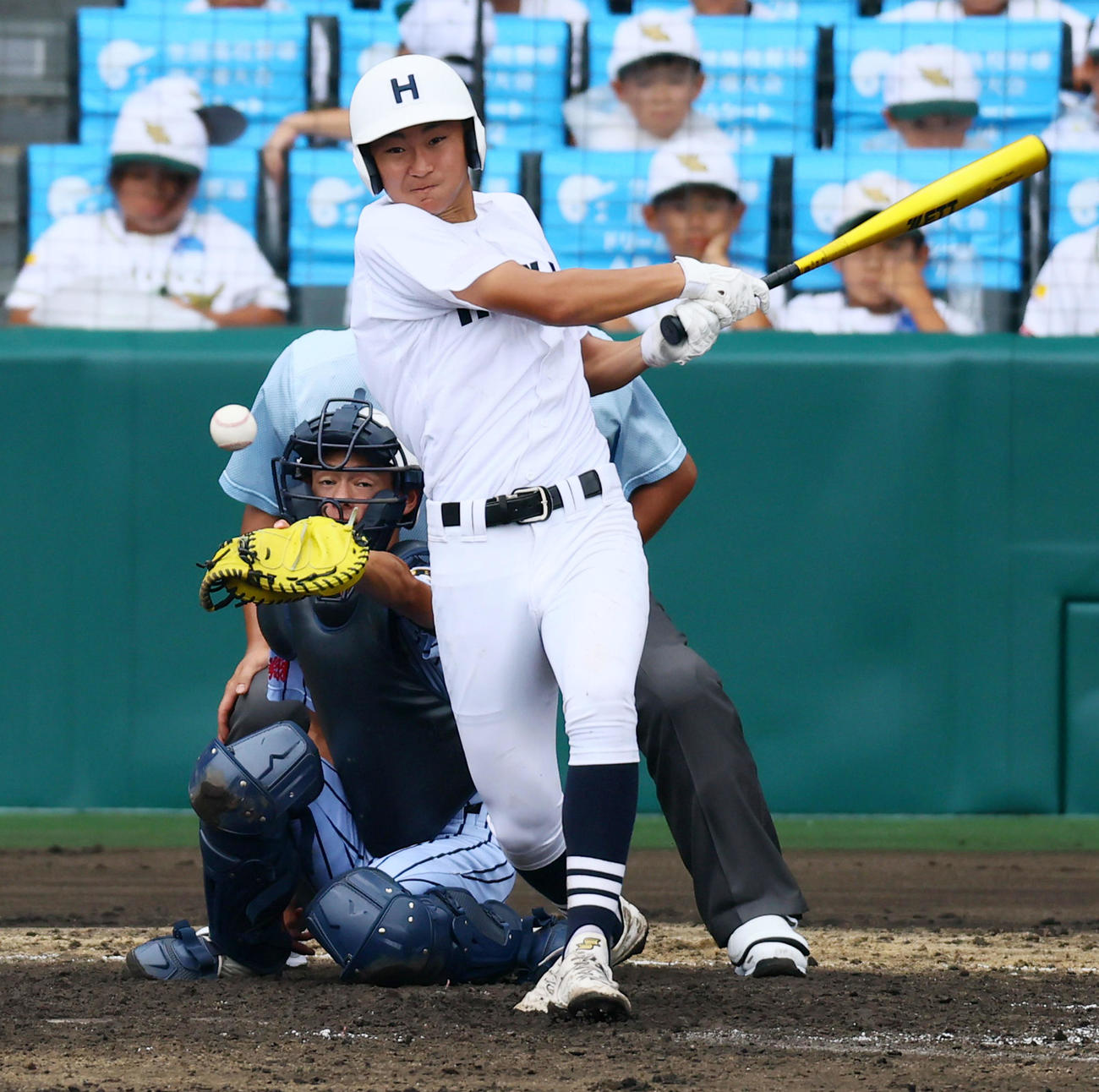 東海大熊本星翔対北海　5回裏北海2死三塁、桜井は中前同点適時打を放つ（撮影・加藤哉）