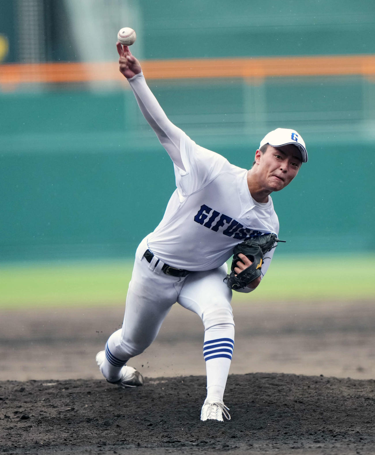 県岐阜商対日大山形　力投する県岐阜商先発の柴田（撮影・小島史椰）