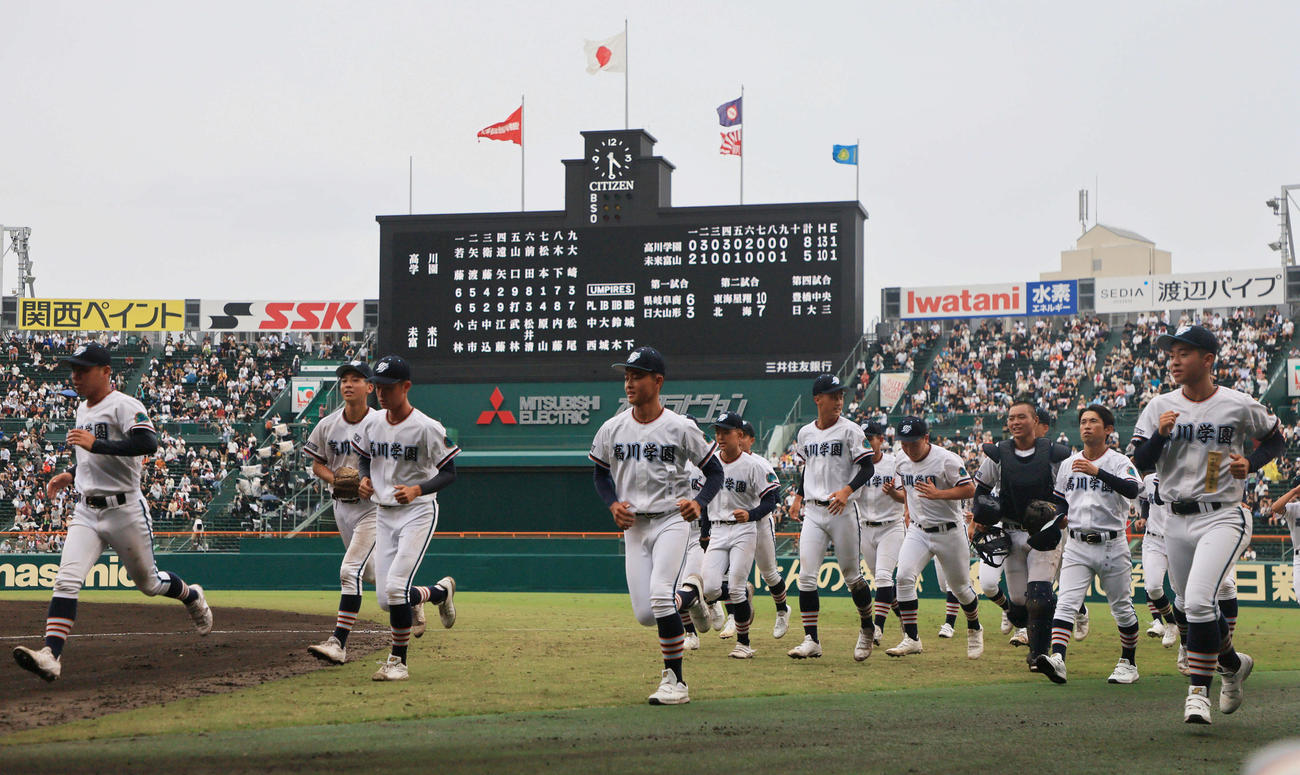 高川学園対未来富山　未来富山を下した高川学園（撮影・宮崎幸一)