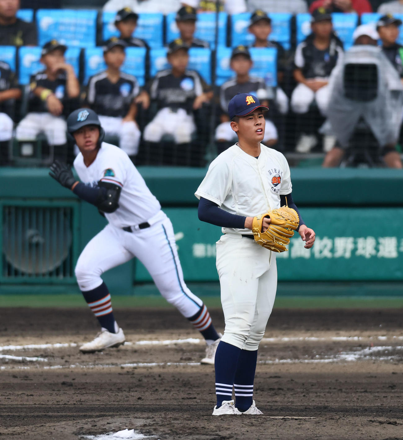 高川学園対未来富山　2回表高川学園無死、遠矢に本塁打を浴びる江藤（撮影・藤尾明華）