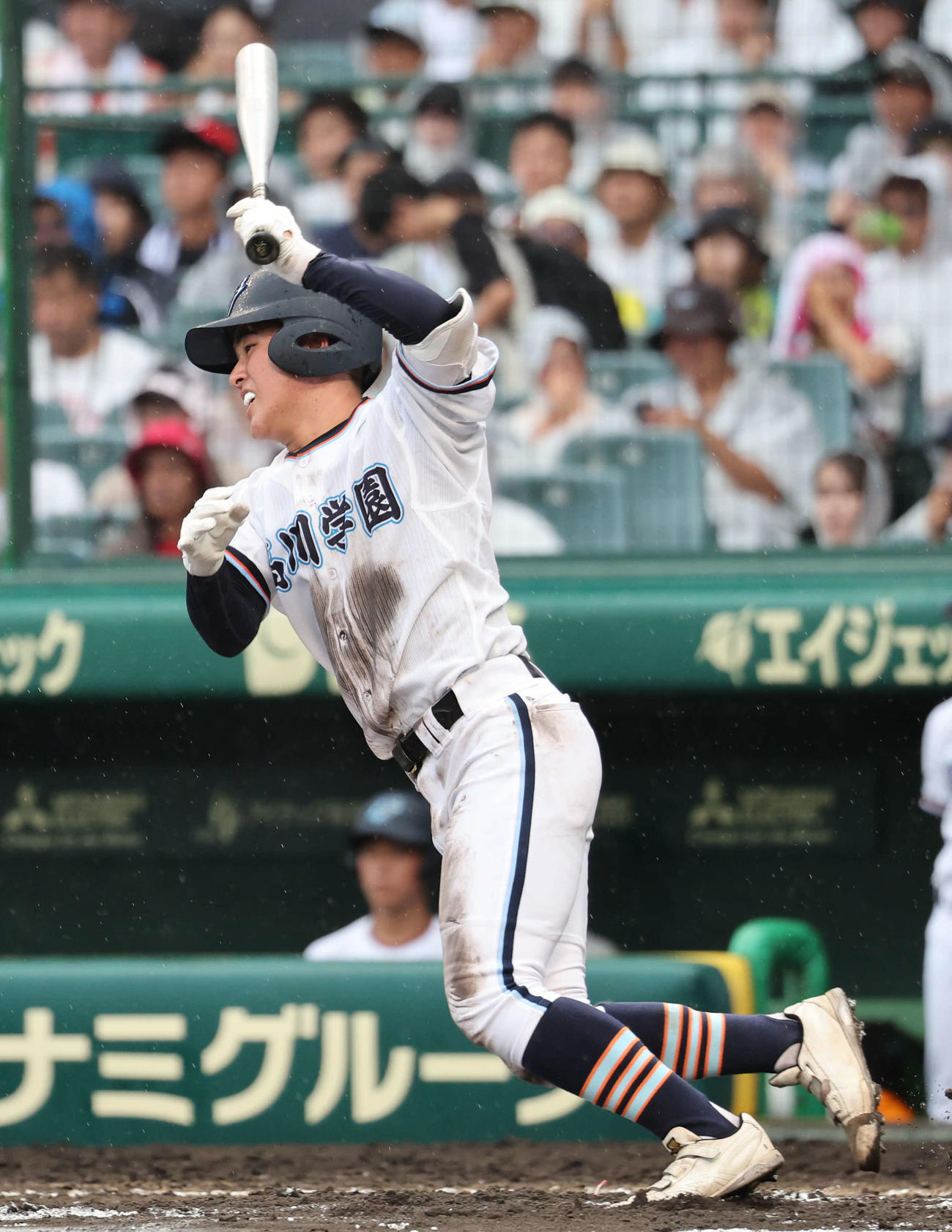 高川学園対未来富山　6回裏高川学園1死二塁、衛藤は中前適時打を放つ（撮影・西尾就之）