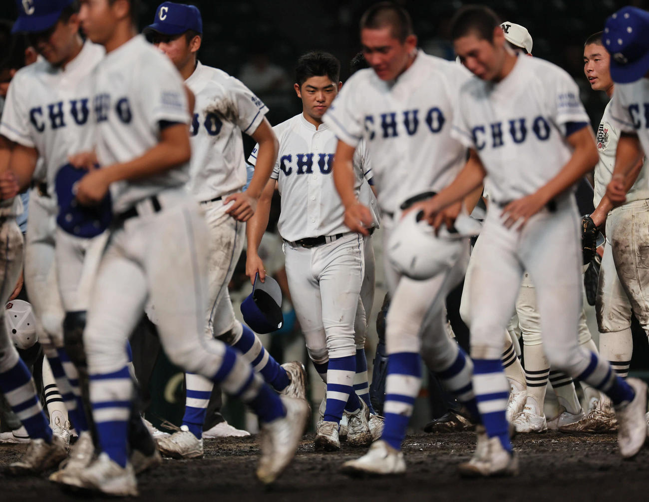 豊橋中央対日大三　敗れて肩を落とす豊橋中央・高橋大喜地（撮影・宮崎幸一)