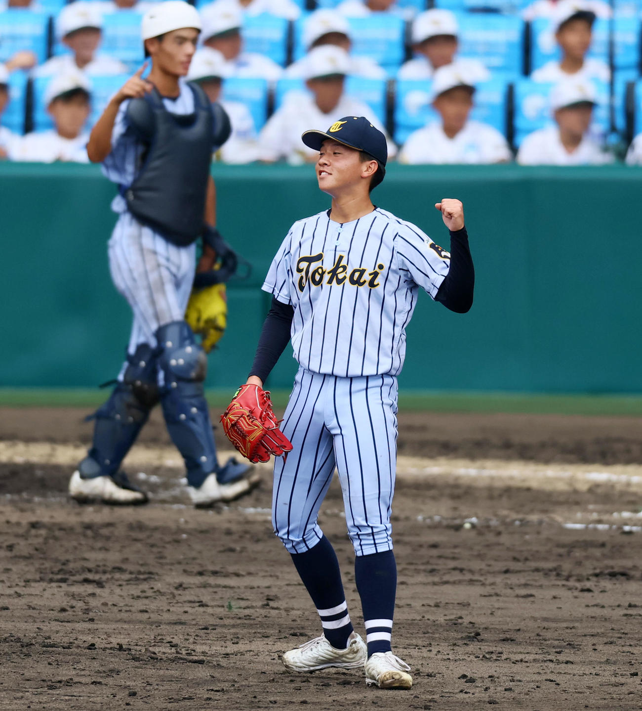東海大熊本星翔対北海　北海に勝利しガッツポーズを見せる東海大熊本星翔・三池（撮影・加藤哉）