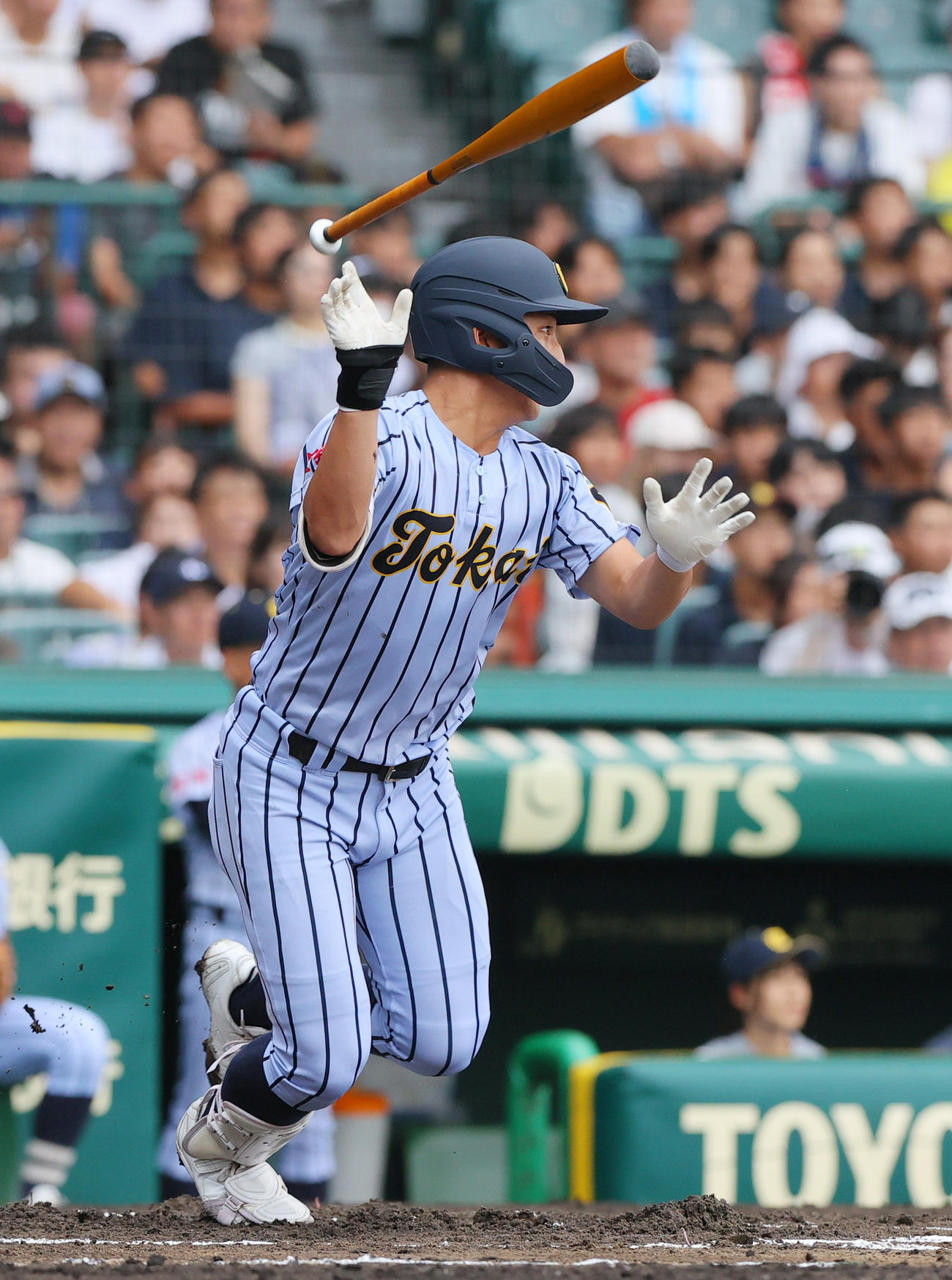 東海大熊本星翔対北海　1回表東海大熊本星翔1死一、三塁、大賀は左前適時打を放つ（撮影・上山淳一）