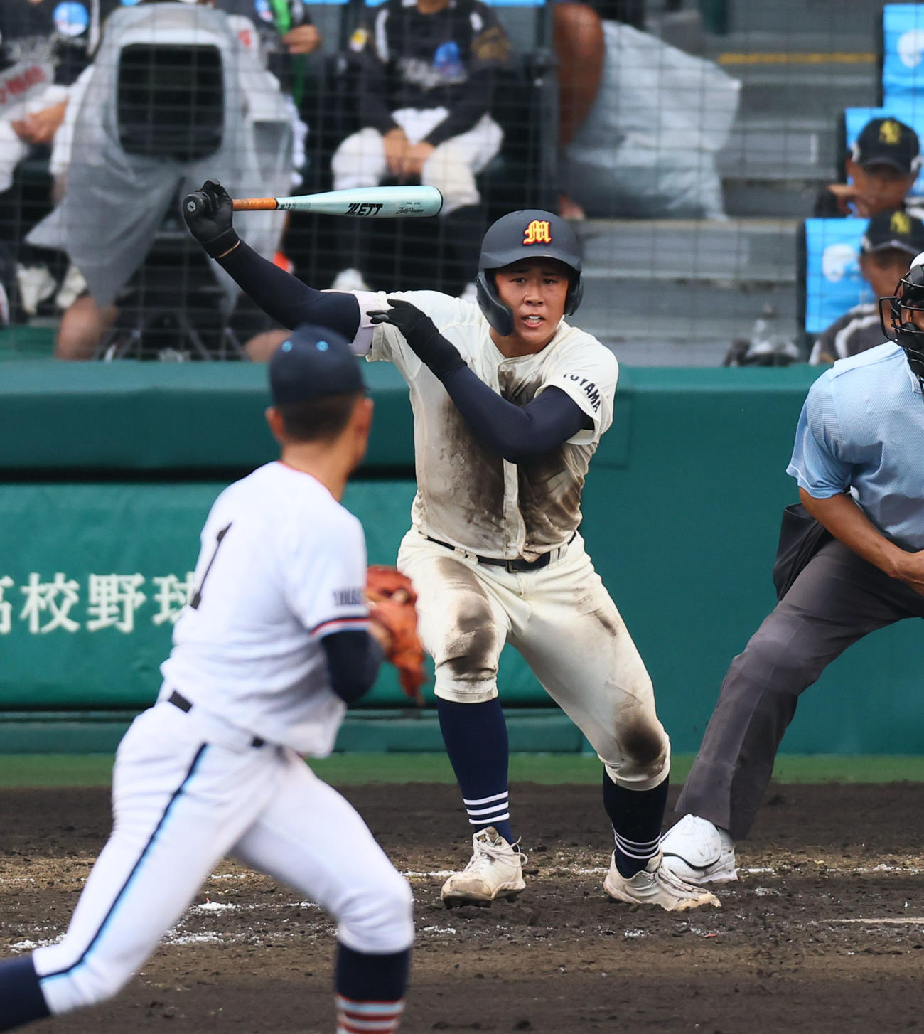 高川学園対未来富山　9回裏未来富山2死三塁、江藤は中前適時打を放つ。投手松本（撮影・藤尾明華）