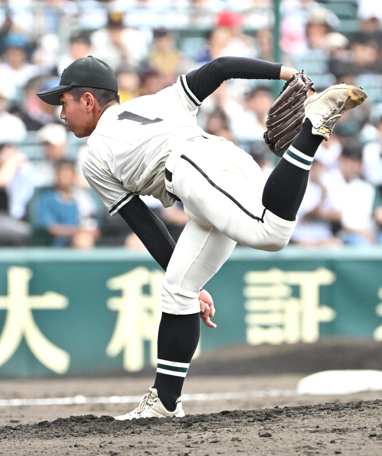 松商学園対岡山学芸館　松商学園先発の加藤高慎（撮影・石井愛子）