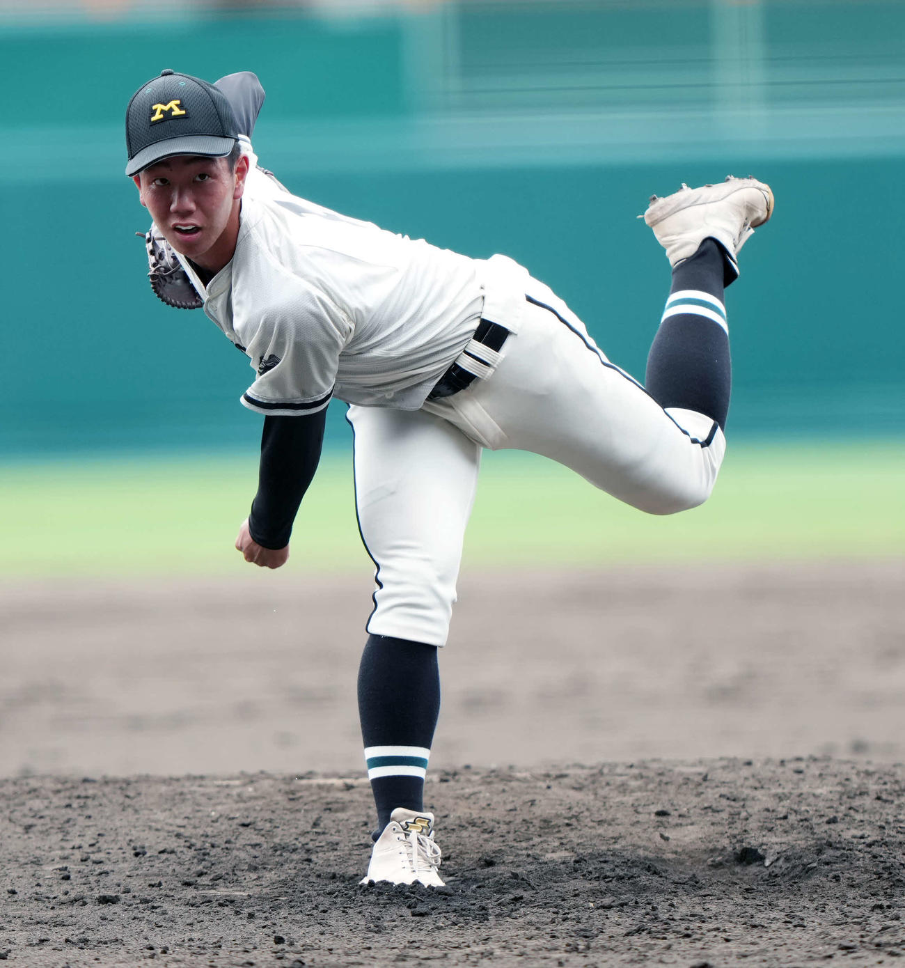 松商学園対岡山学芸館　力投する松商学園先発の加藤（撮影・小島史椰）