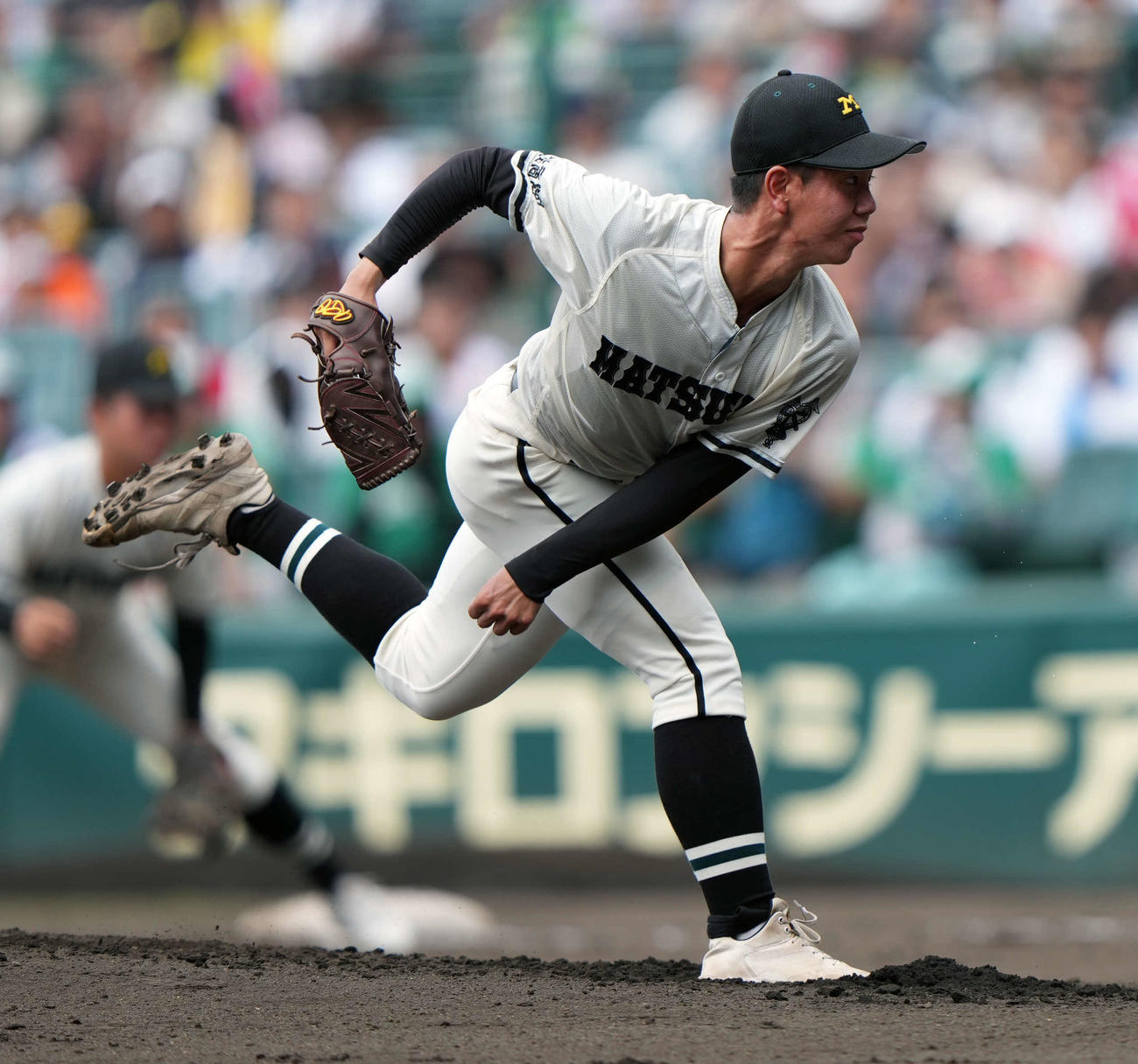 松商学園対岡山学芸館　力投する松商学園先発の加藤（撮影・小島史椰）