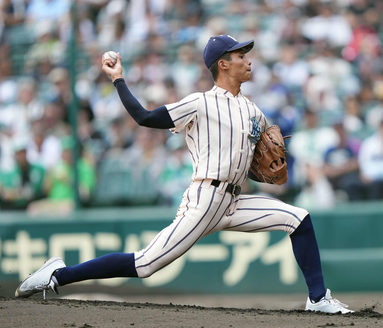 東大阪大柏原対尽誠学園　力投する東大阪大柏原先発の川崎（撮影・小島史椰）