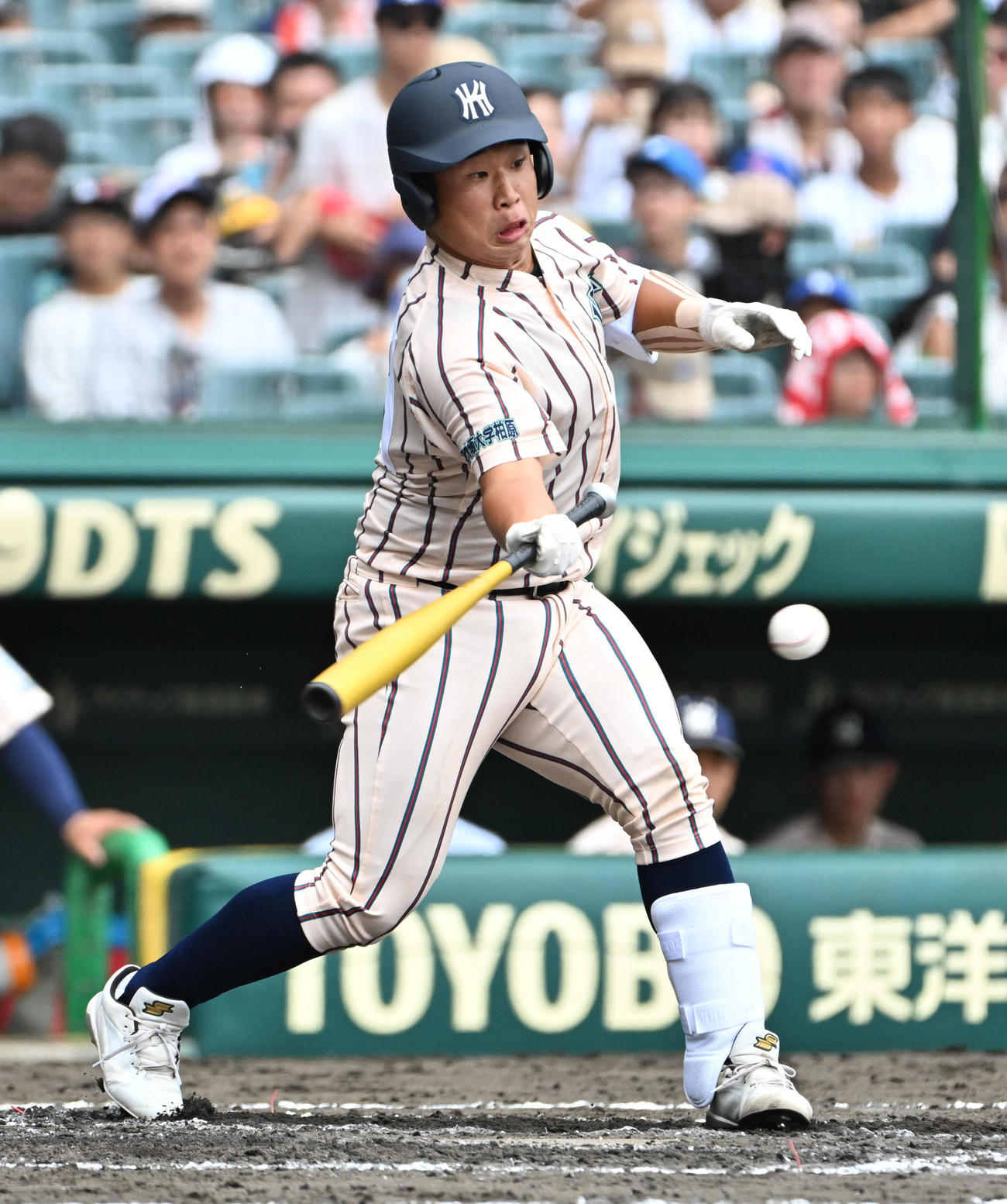 竹本歩夢は片手でバットを振り遊ゴロに（撮影・石井愛子）