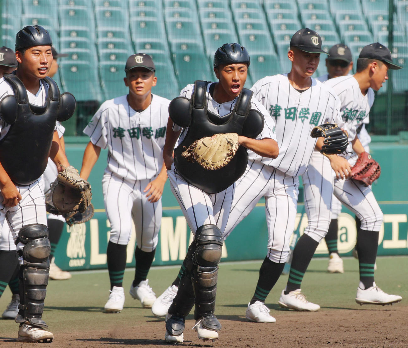 1日、甲子園練習を行った津田学園ナイン