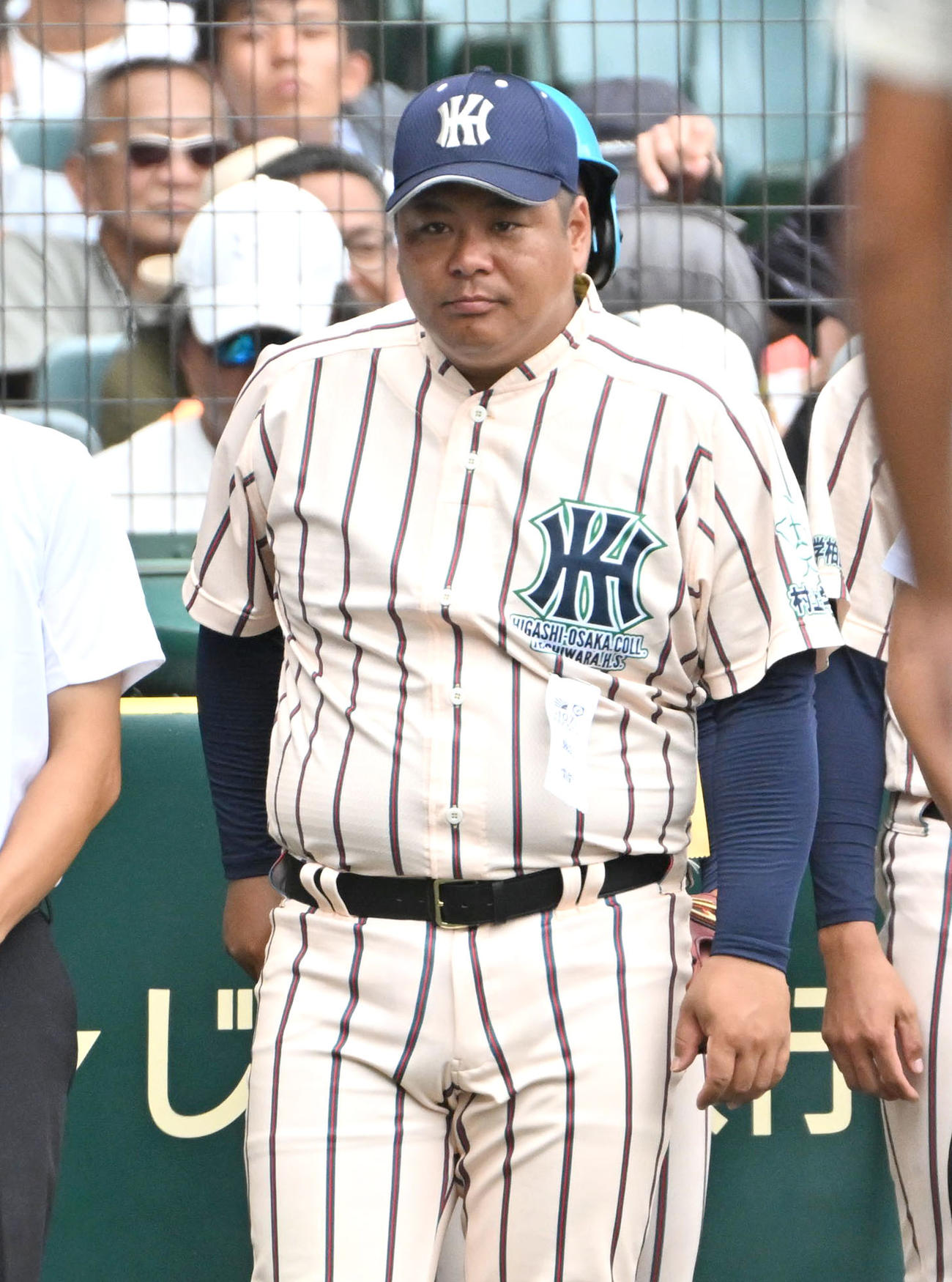 東大阪大柏原対尽誠学園　試合終了後、整列する東大阪大柏原・土井健大監督（撮影・石井愛子）