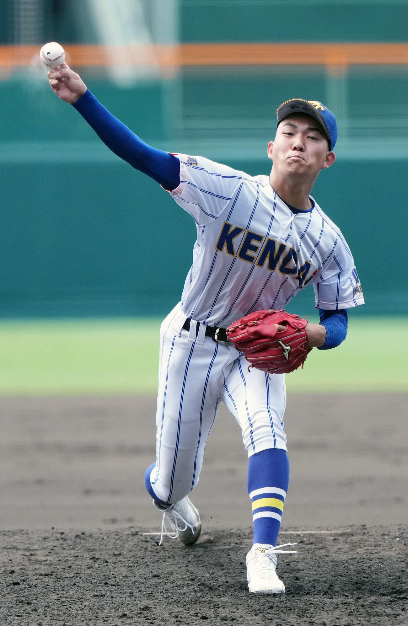 健大高崎対京都国際　7回裏から登板し力投する石垣（撮影・小島史椰）