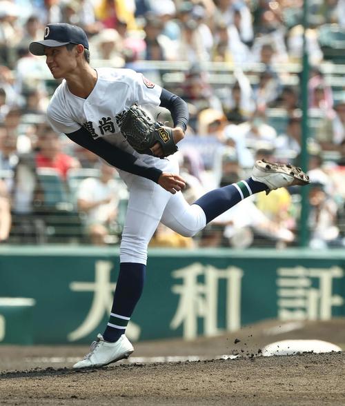 沖縄尚学対鳴門 沖縄尚学先発の新垣有(撮影・上田博志)
