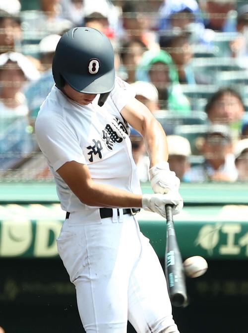 沖縄尚学対鳴門 2回表沖縄尚学1死一塁、宜野座は先制適時二塁打を放つ(撮影・上田博志)